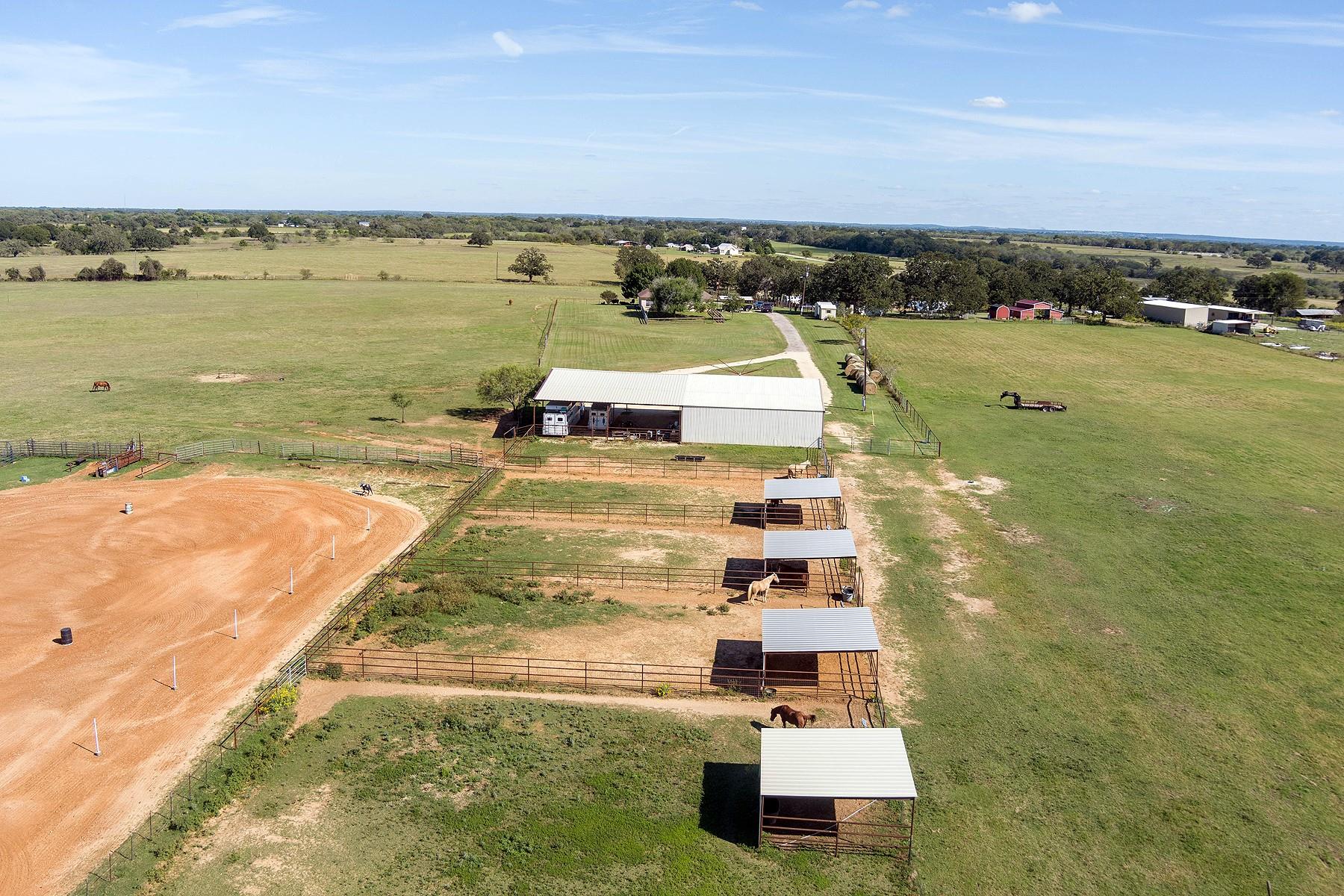 2542 Witter Rd, Lockhart, TX 78644