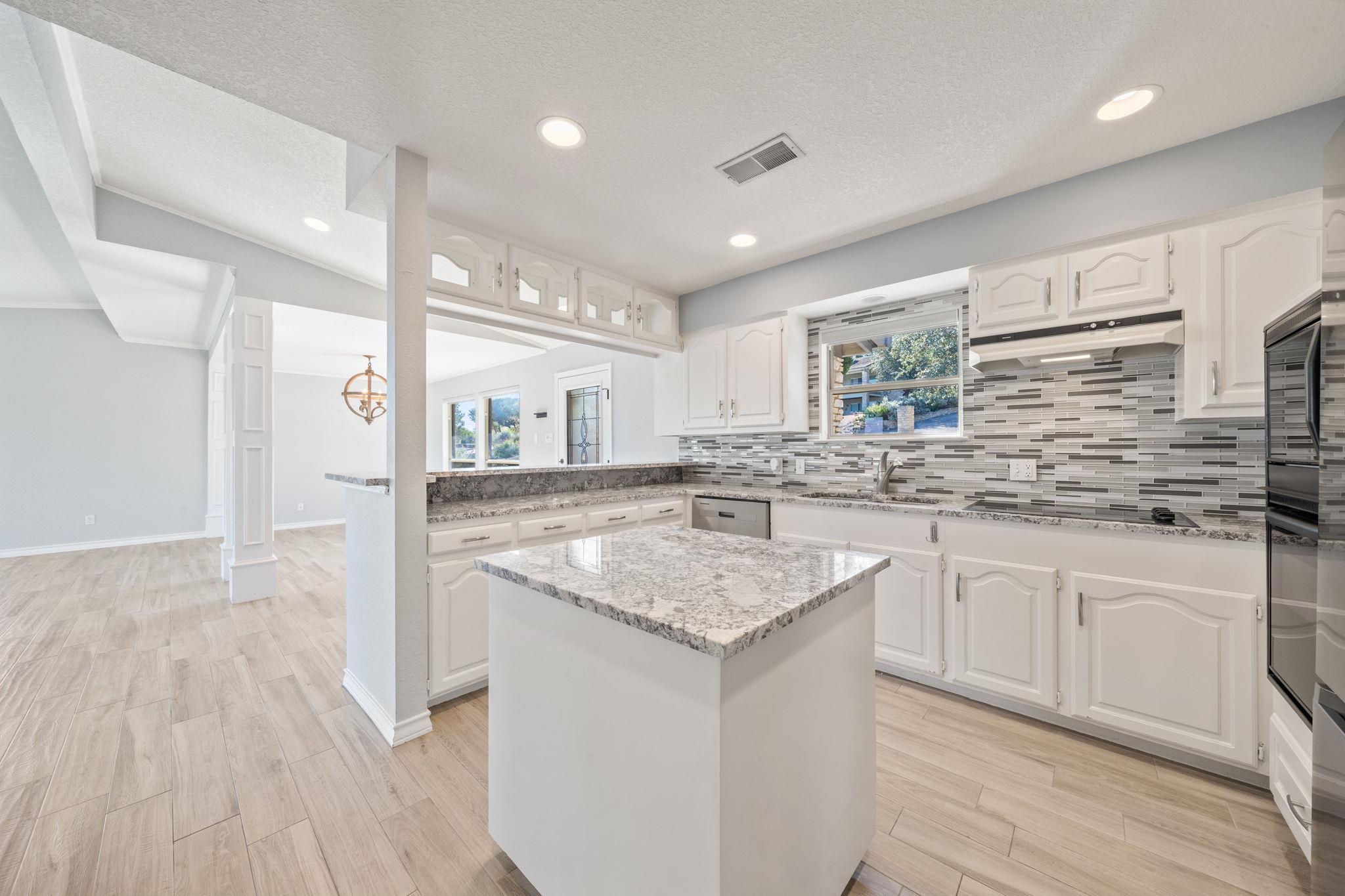 721 Mariner Dv, Lakeway, TX 78734