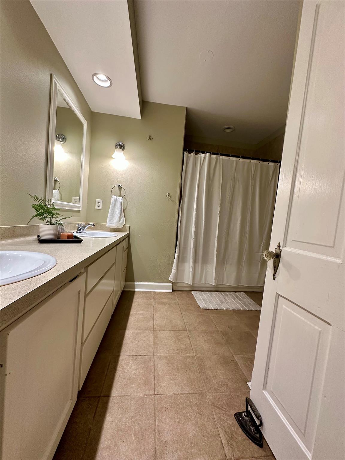 305 W Davilla St, Granger, TX 76530