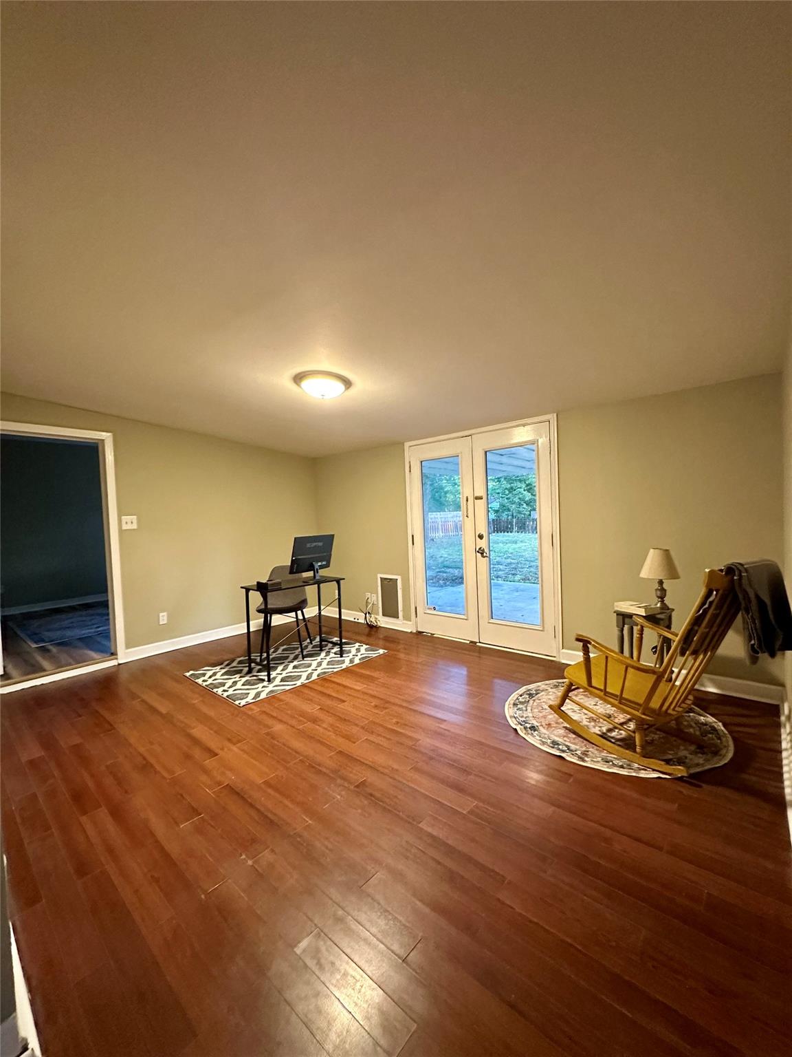 305 W Davilla St, Granger, TX 76530