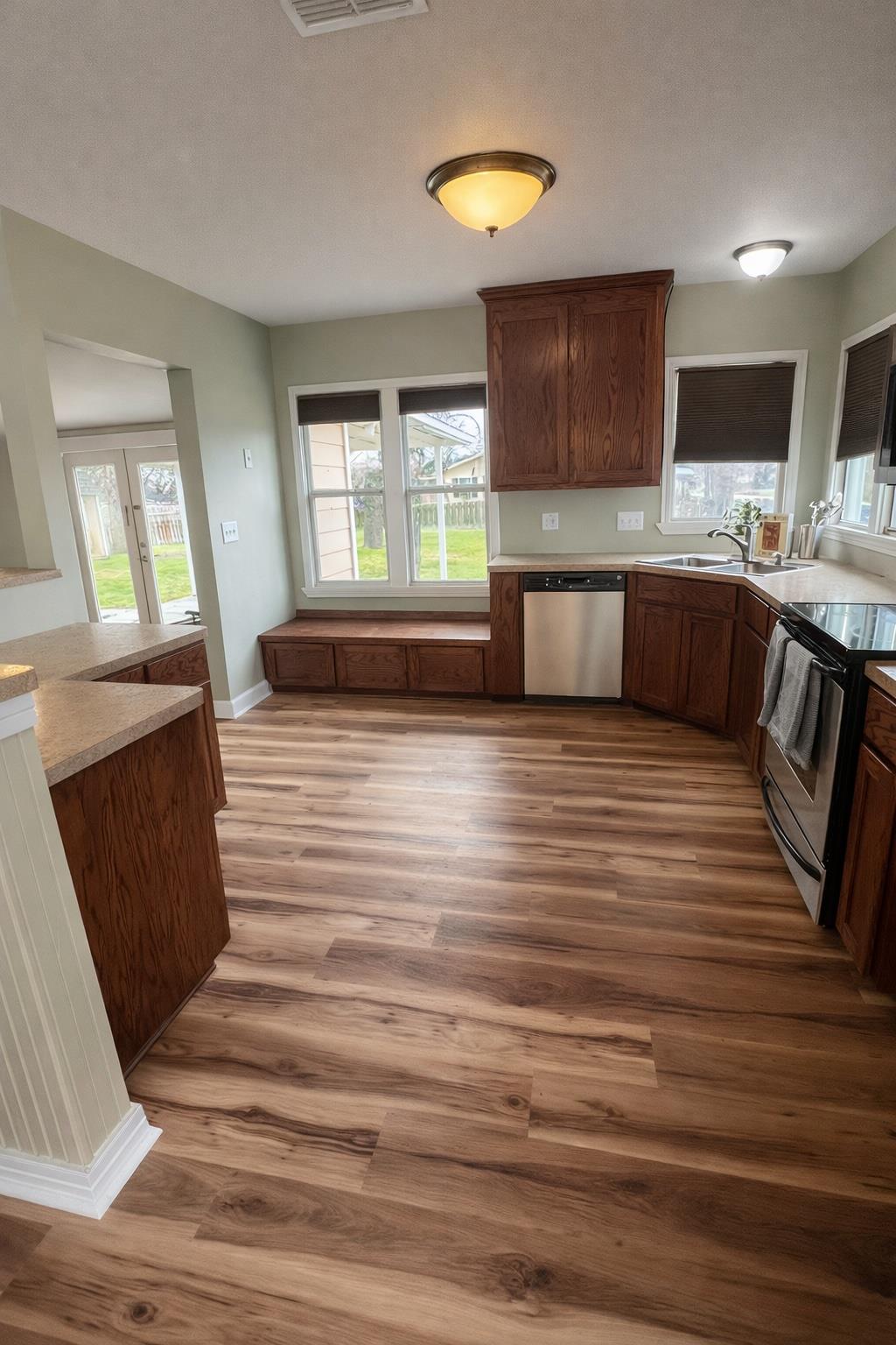 305 W Davilla St, Granger, TX 76530