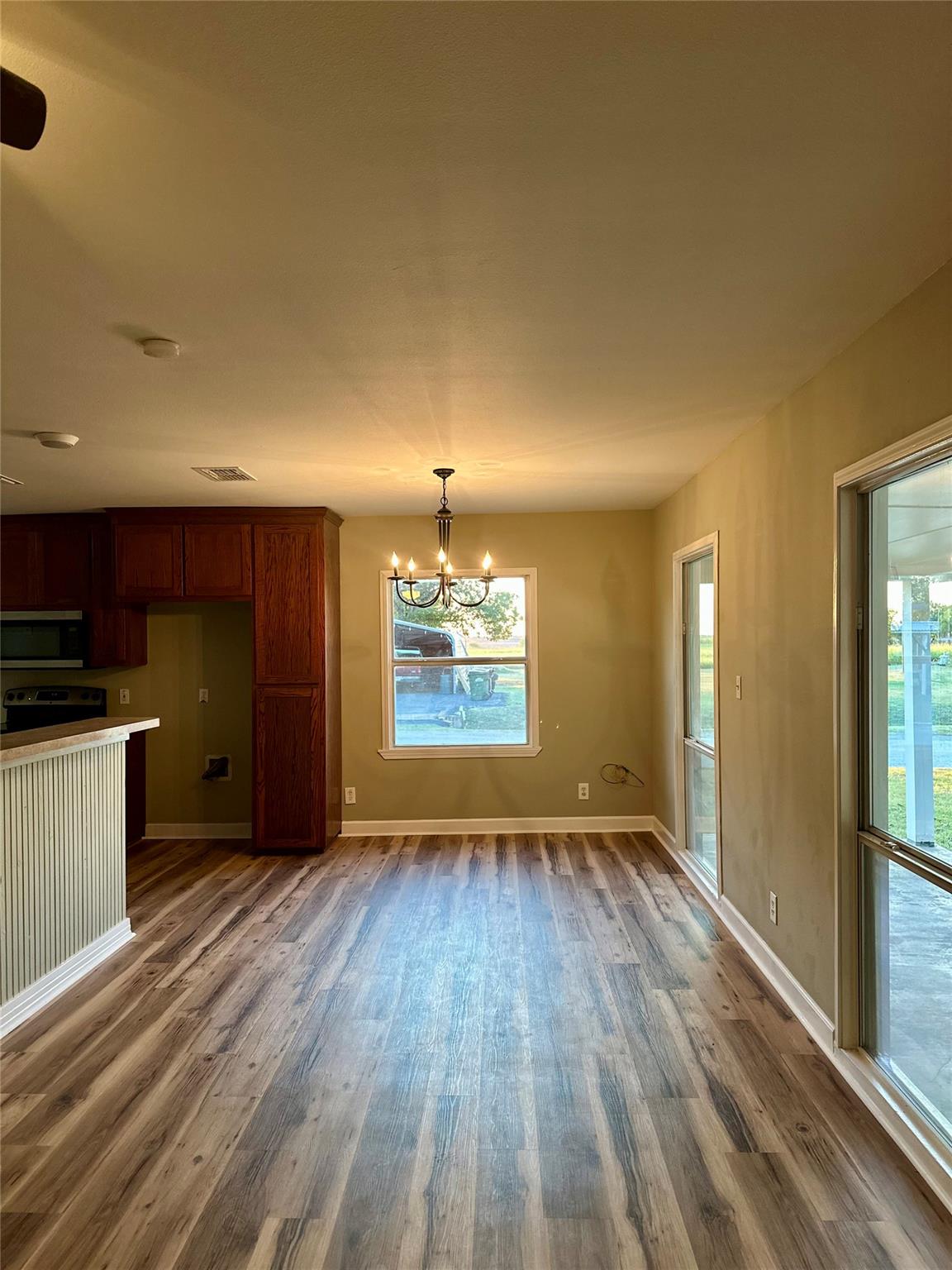 305 W Davilla St, Granger, TX 76530