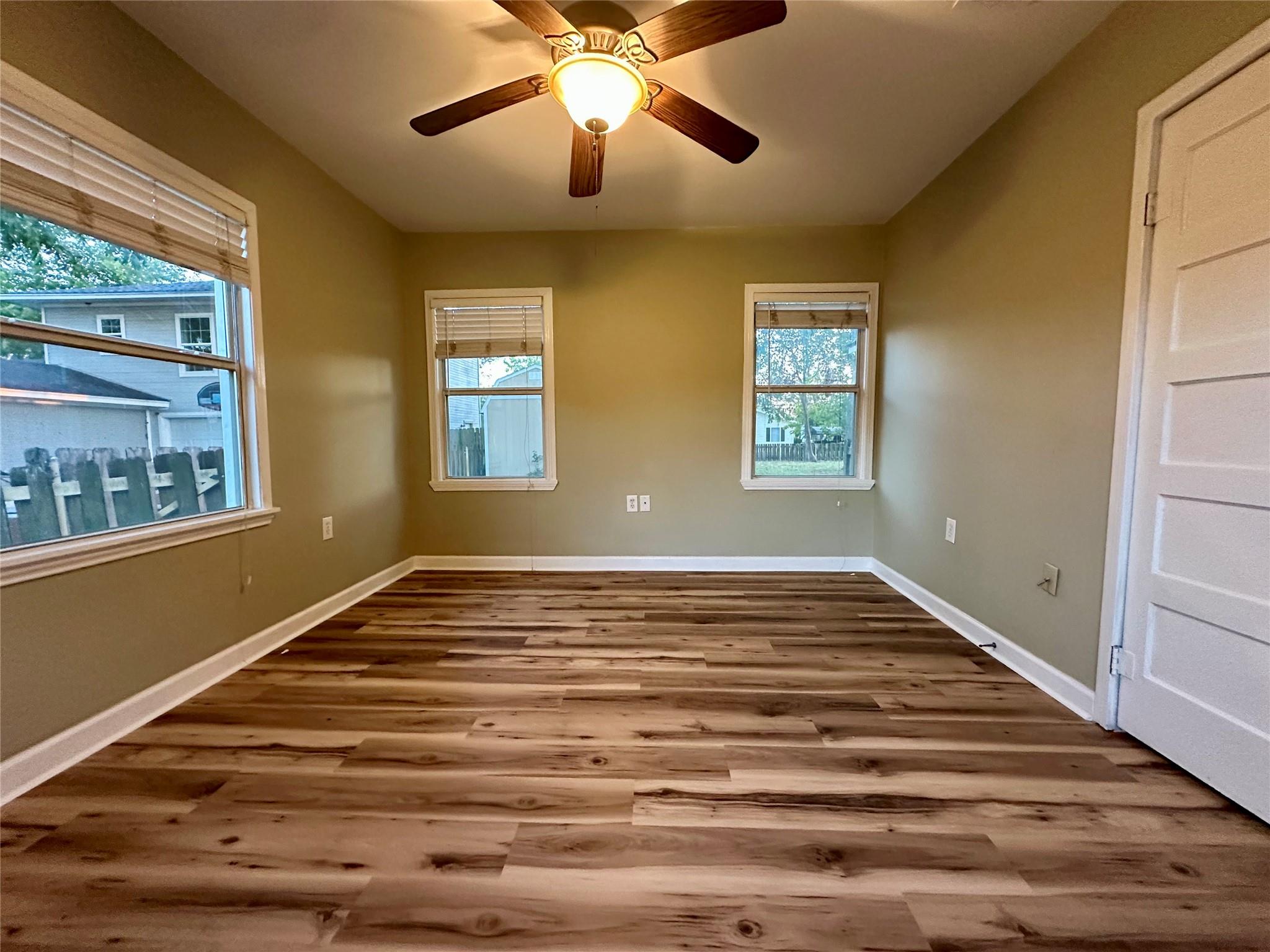 305 W Davilla St, Granger, TX 76530