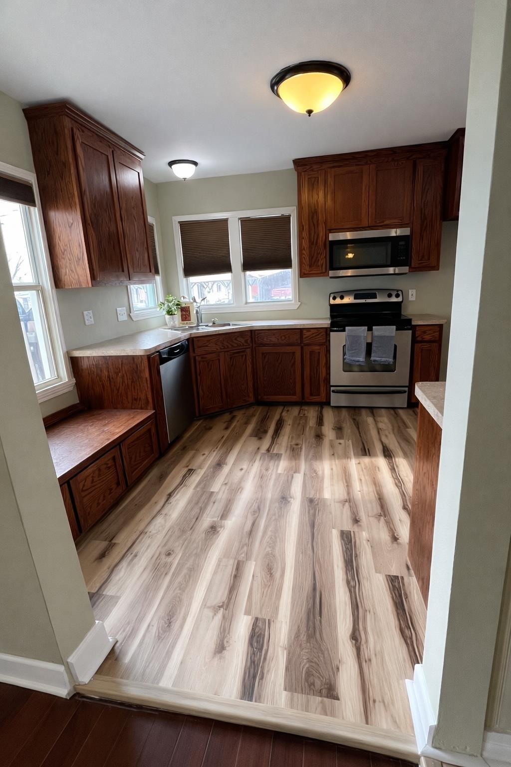 305 W Davilla St, Granger, TX 76530