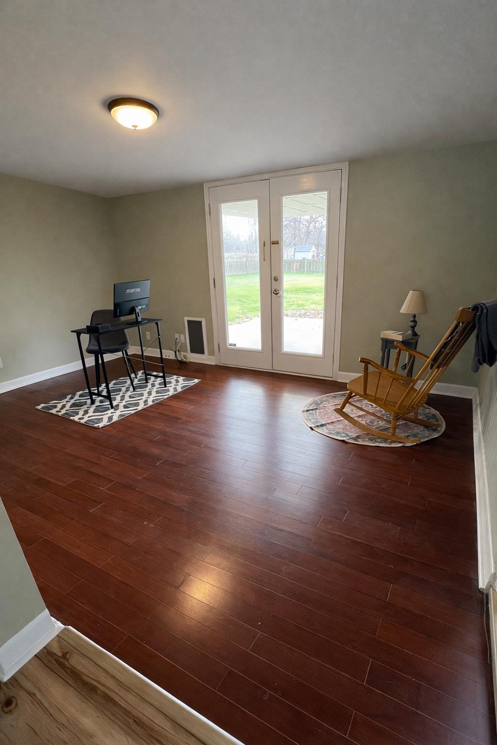 305 W Davilla St, Granger, TX 76530