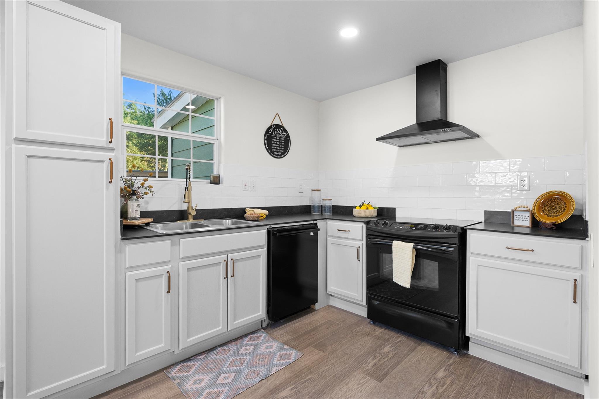 836 W Bell Ave, Rockdale, TX 76567