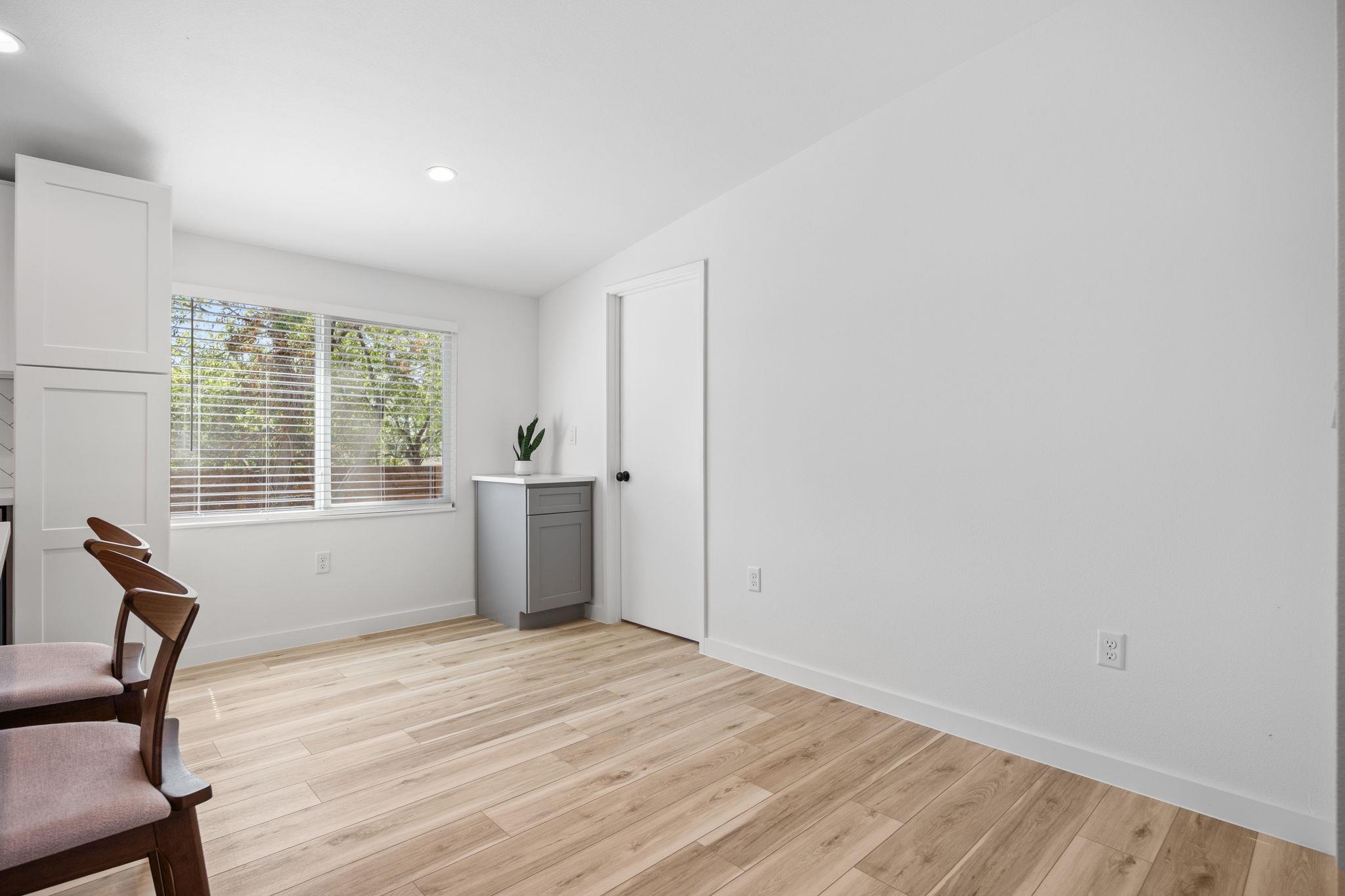 404 E Pecan St, Taylor, TX 76574