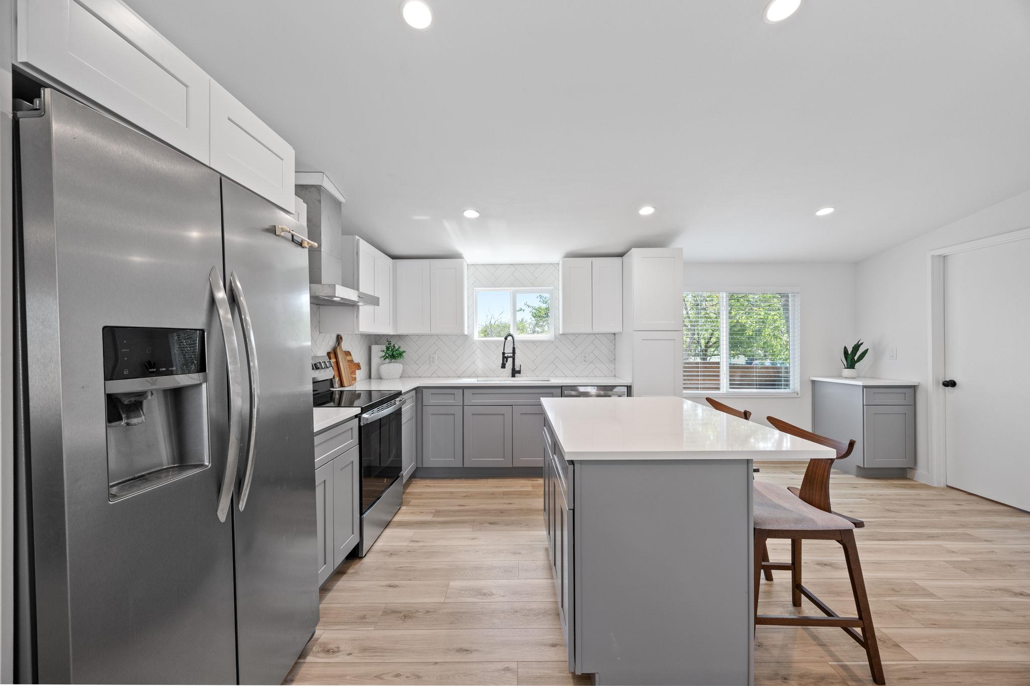 404 E Pecan St, Taylor, TX 76574