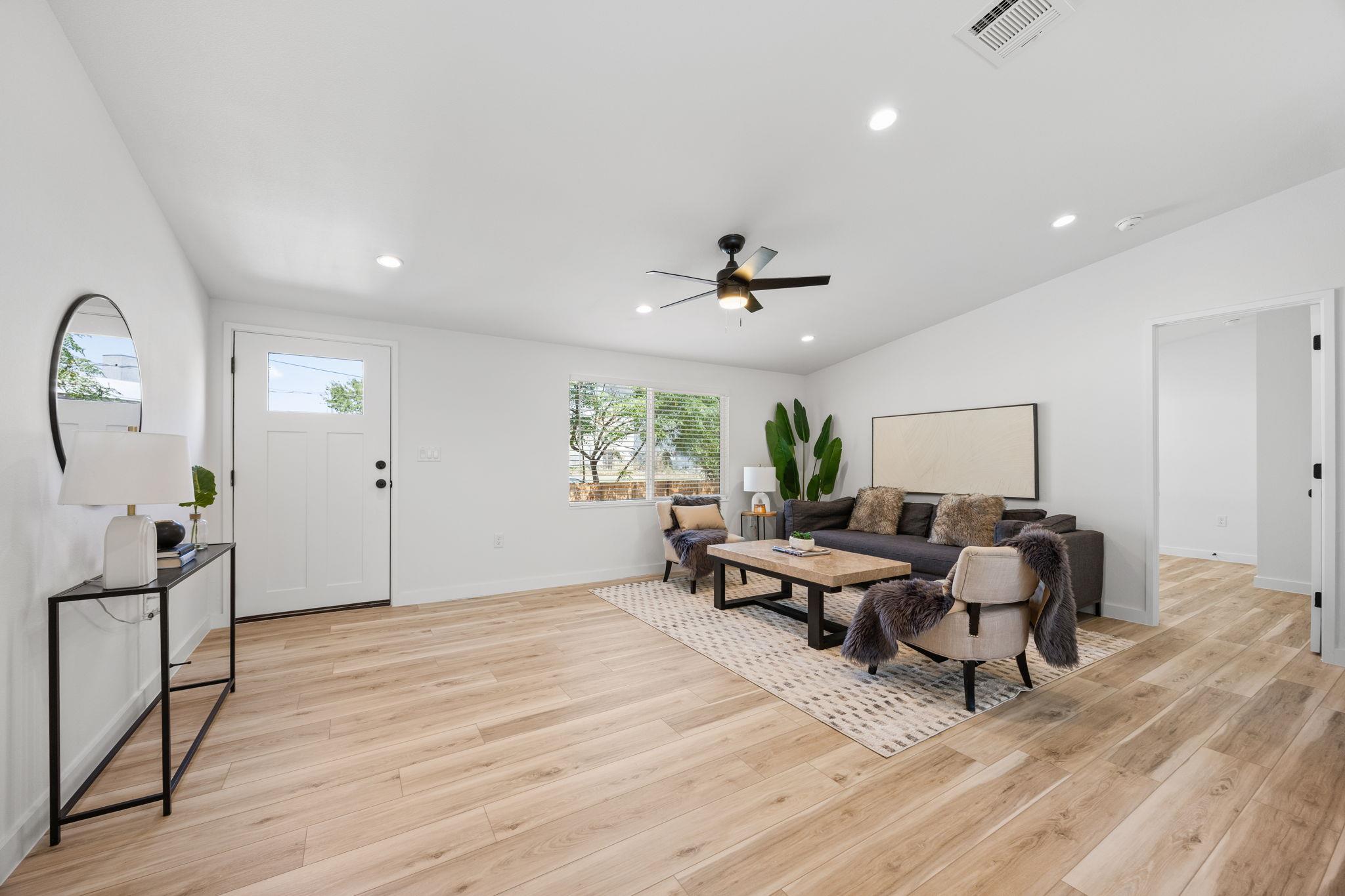 404 E Pecan St, Taylor, TX 76574