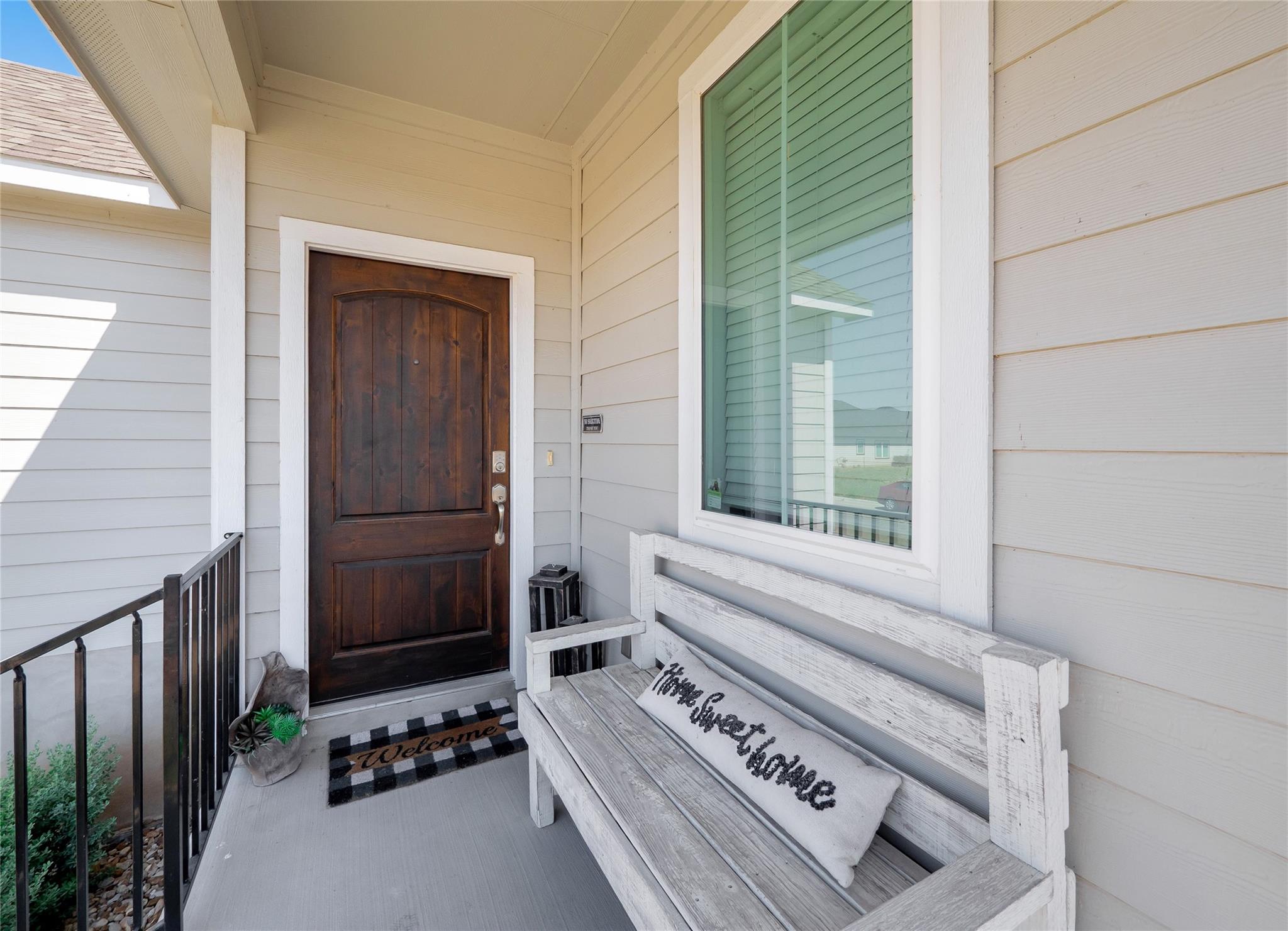 417 Ravens Crest Dr, Hutto, TX 78634