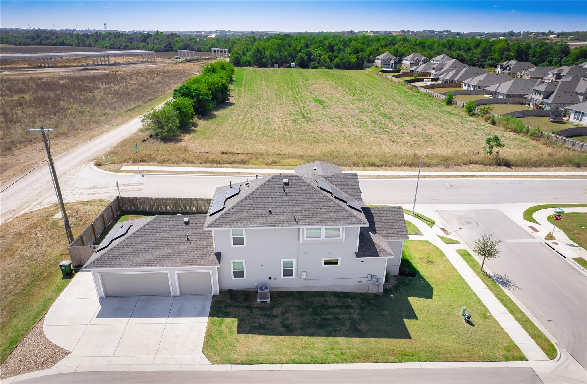 417 Ravens Crest Dr, Hutto, TX 78634