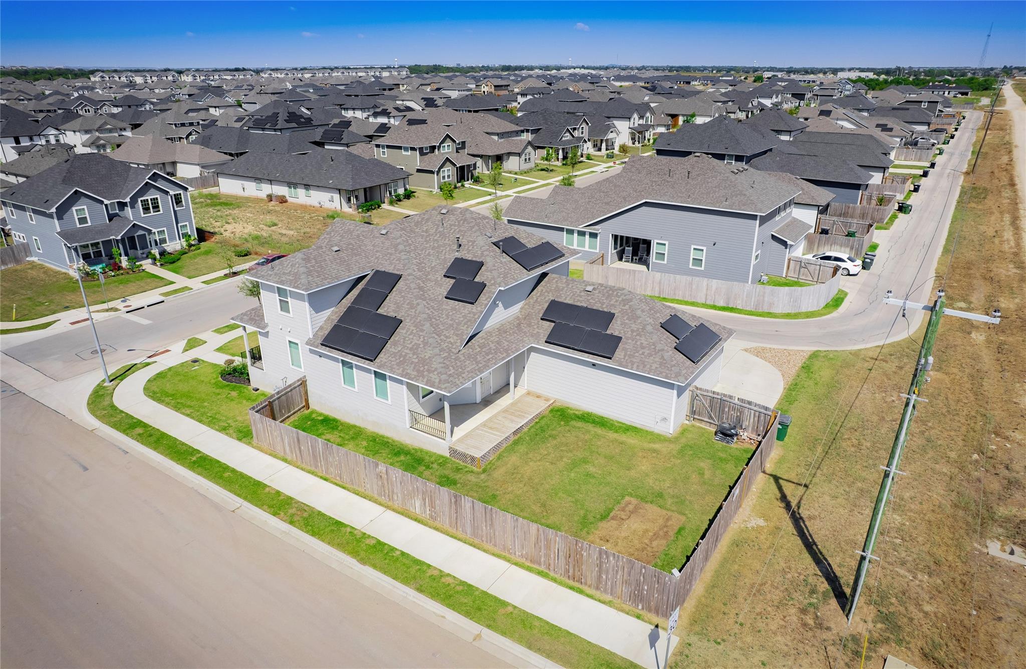 417 Ravens Crest Dr, Hutto, TX 78634