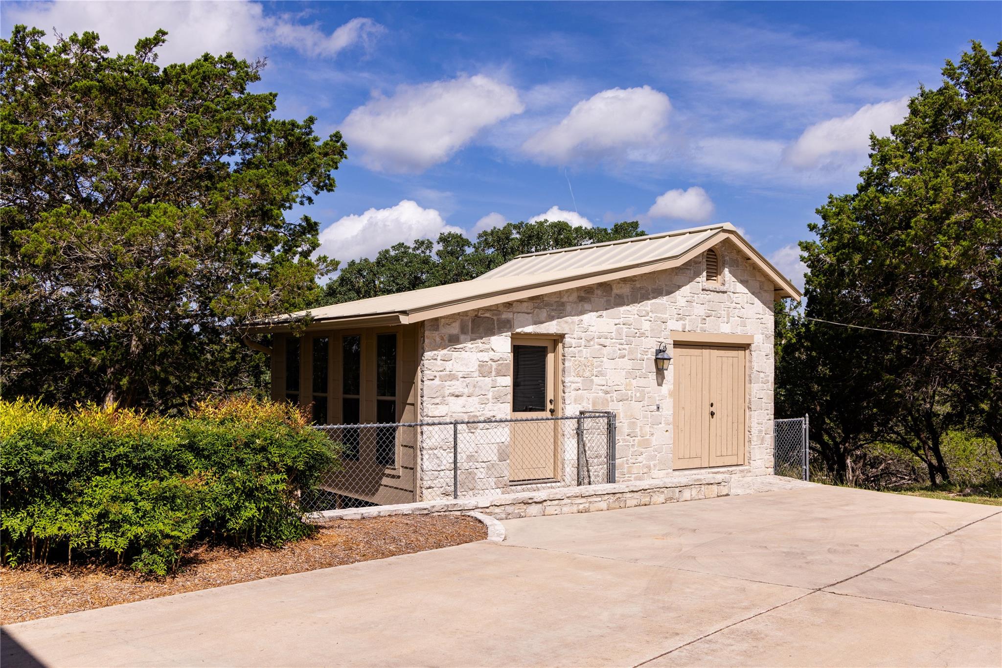 125 Deer Haven Ln W, Hunt, TX 78024