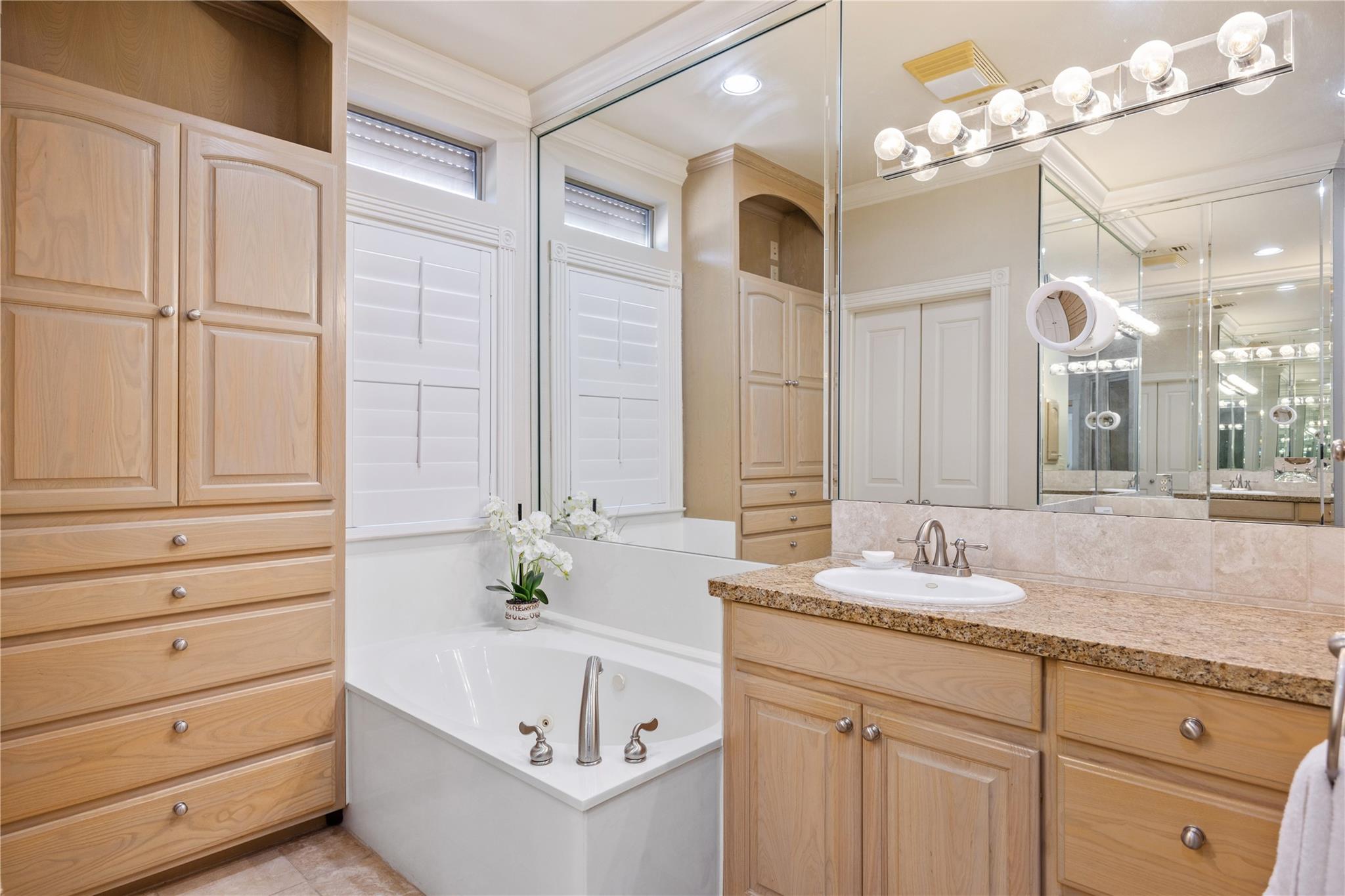 125 Deer Haven Ln W, Hunt, TX 78024