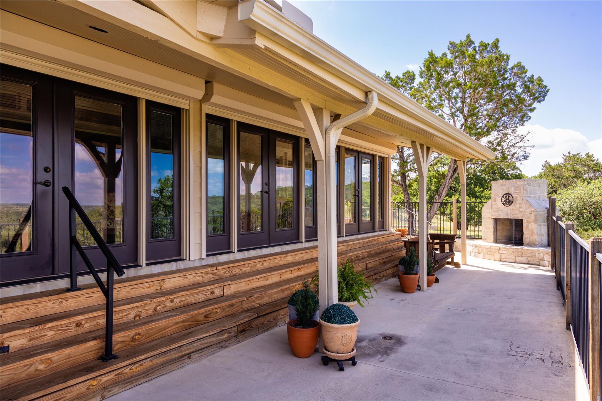 125 Deer Haven Ln W, Hunt, TX 78024