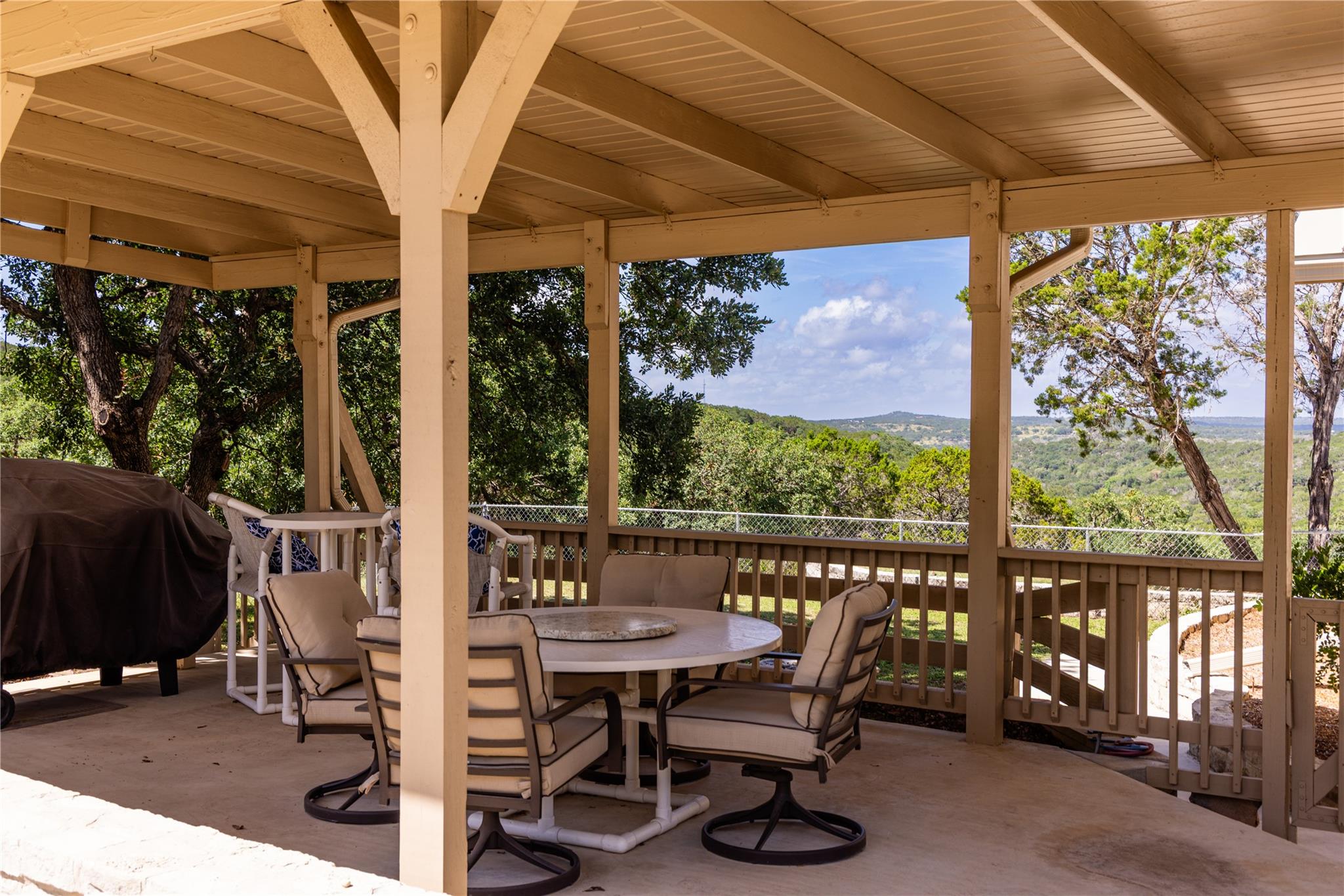 125 Deer Haven Ln W, Hunt, TX 78024