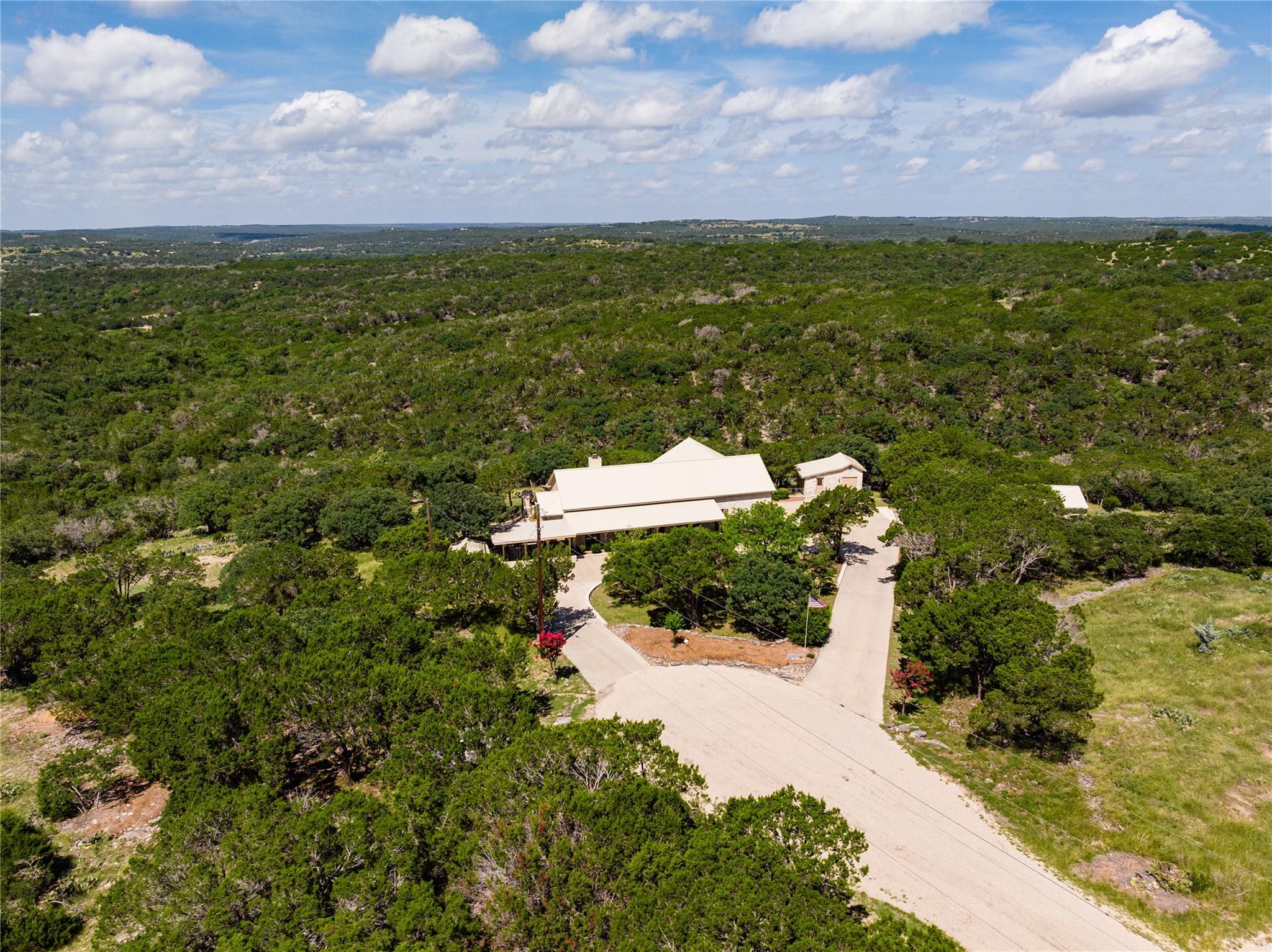 125 Deer Haven Ln W, Hunt, TX 78024