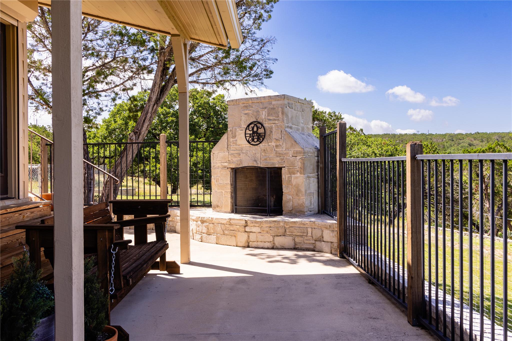 125 Deer Haven Ln W, Hunt, TX 78024
