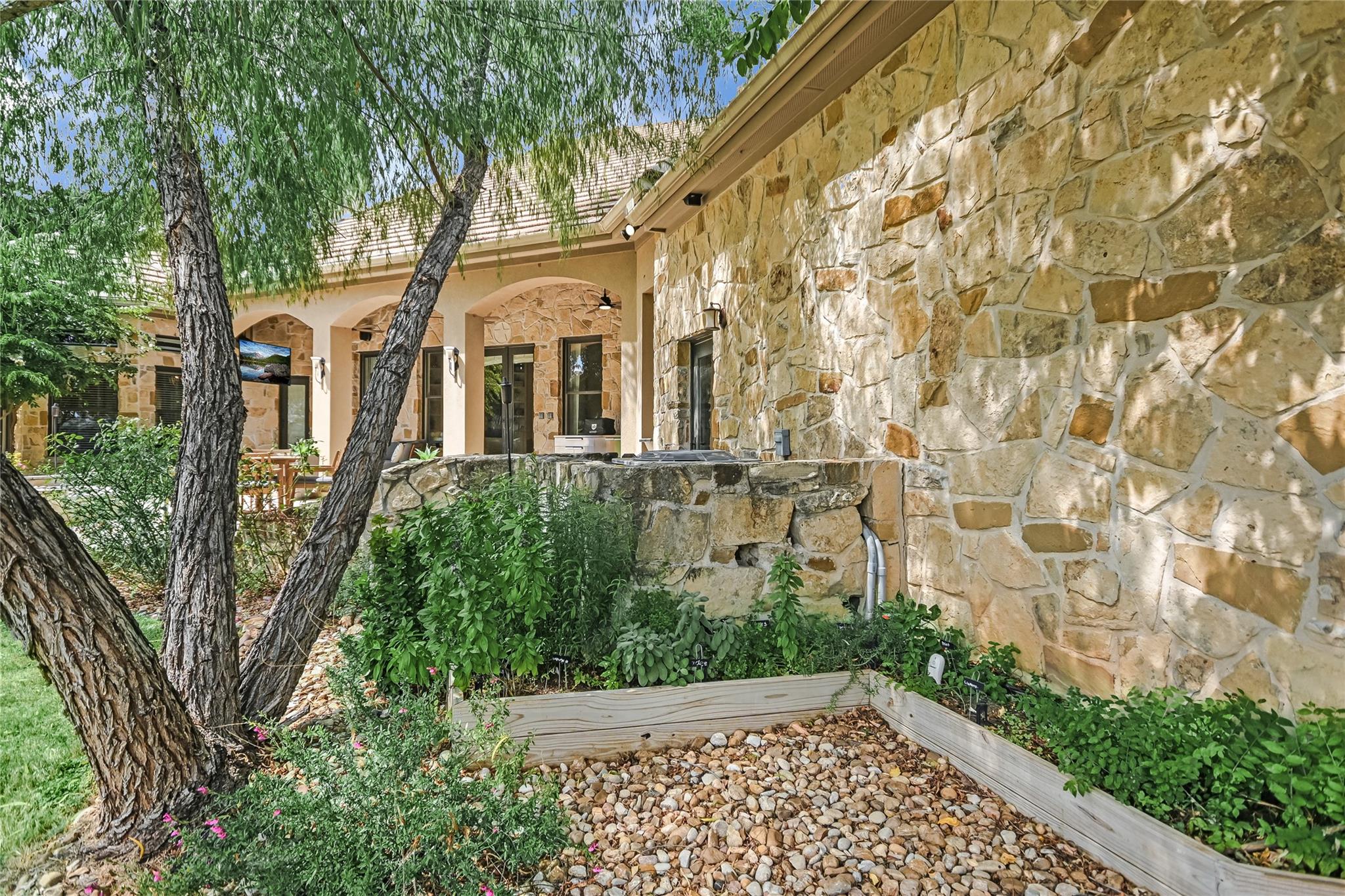 100 Dovetail Ln, Georgetown, TX 78628