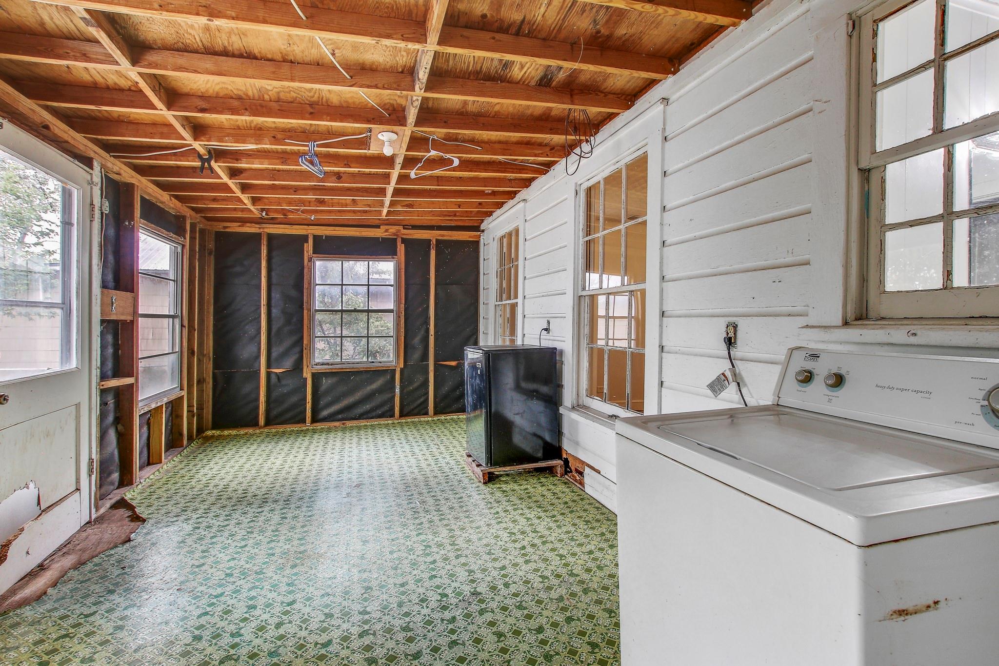 1403 Burns Blvd, Taylor, TX 76574