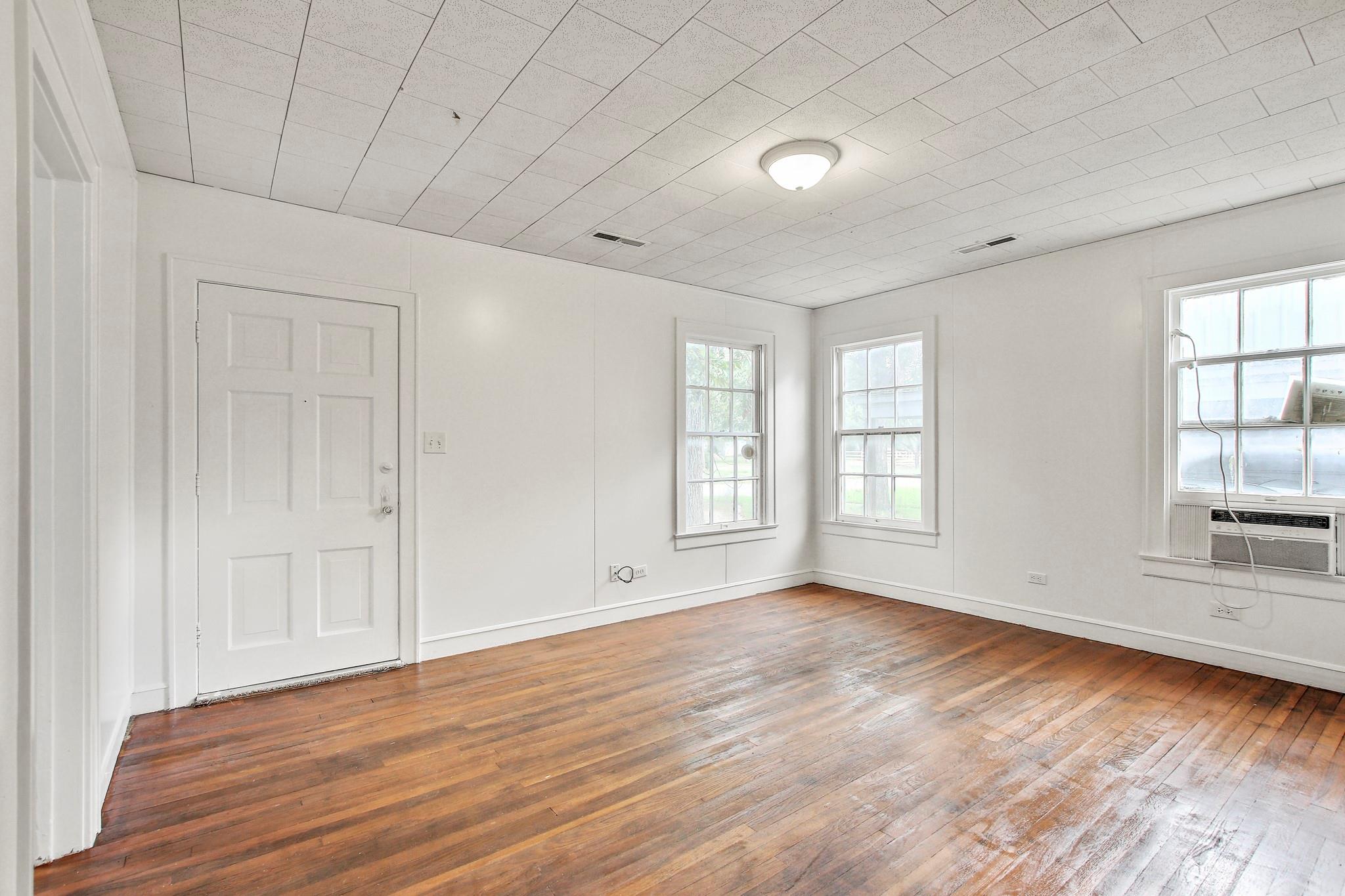 1403 Burns Blvd, Taylor, TX 76574