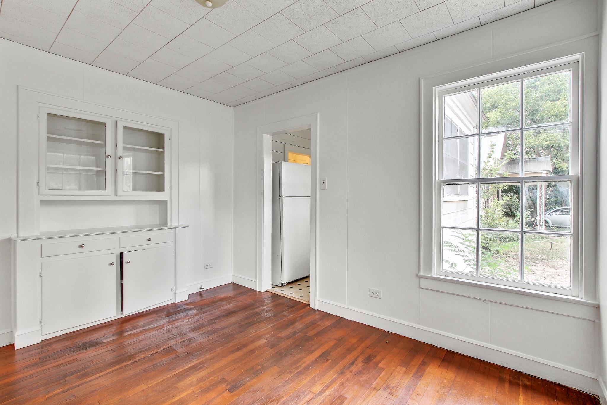 1403 Burns Blvd, Taylor, TX 76574