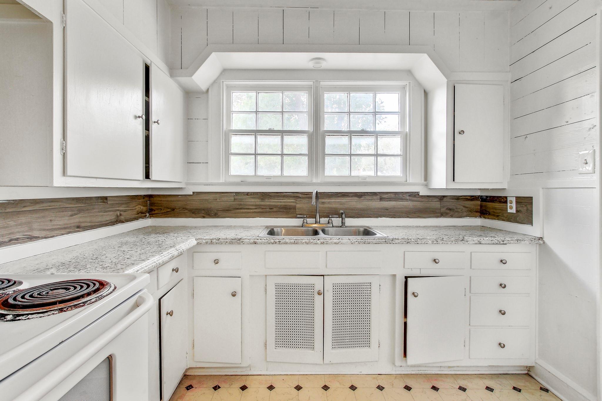 1403 Burns Blvd, Taylor, TX 76574