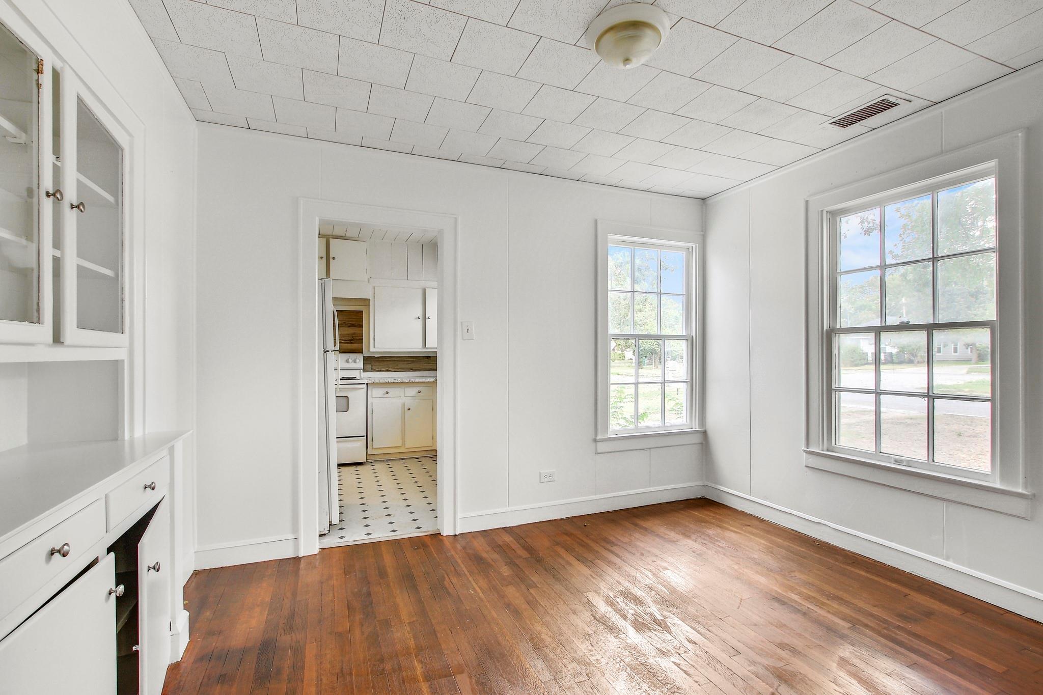 1403 Burns Blvd, Taylor, TX 76574