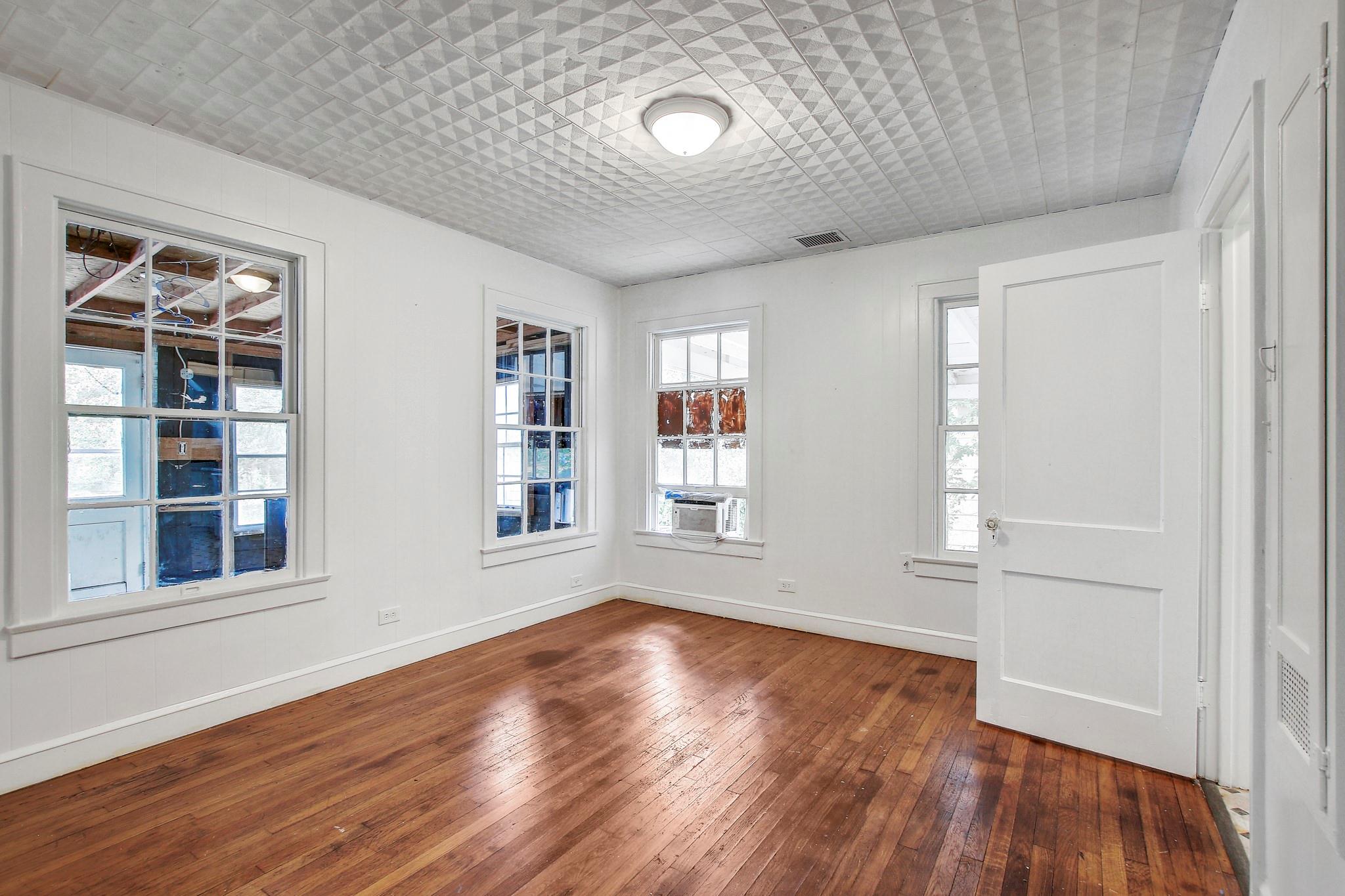 1403 Burns Blvd, Taylor, TX 76574