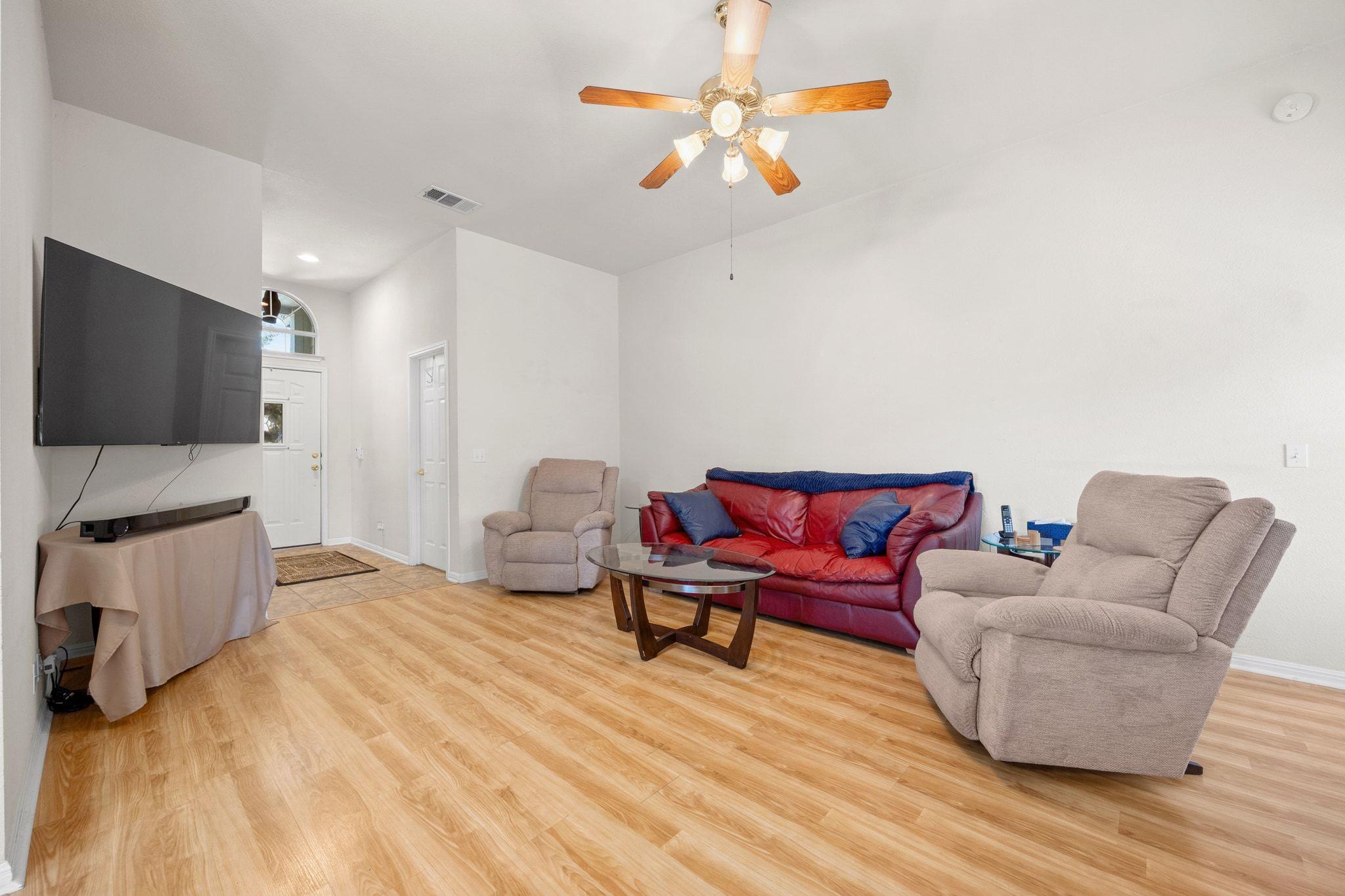 901 Kenneys Way, Round Rock, TX 78665