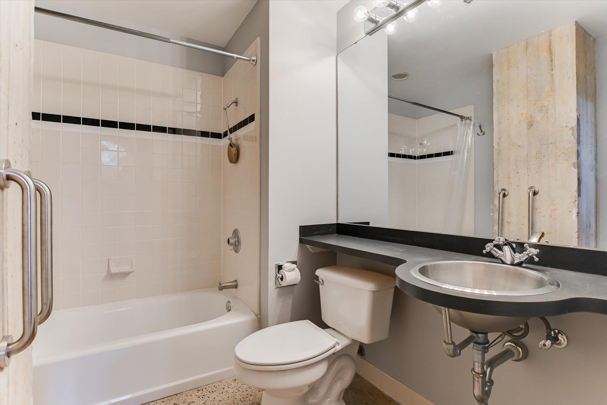 710 Colorado St # 2D, Austin, TX 78701