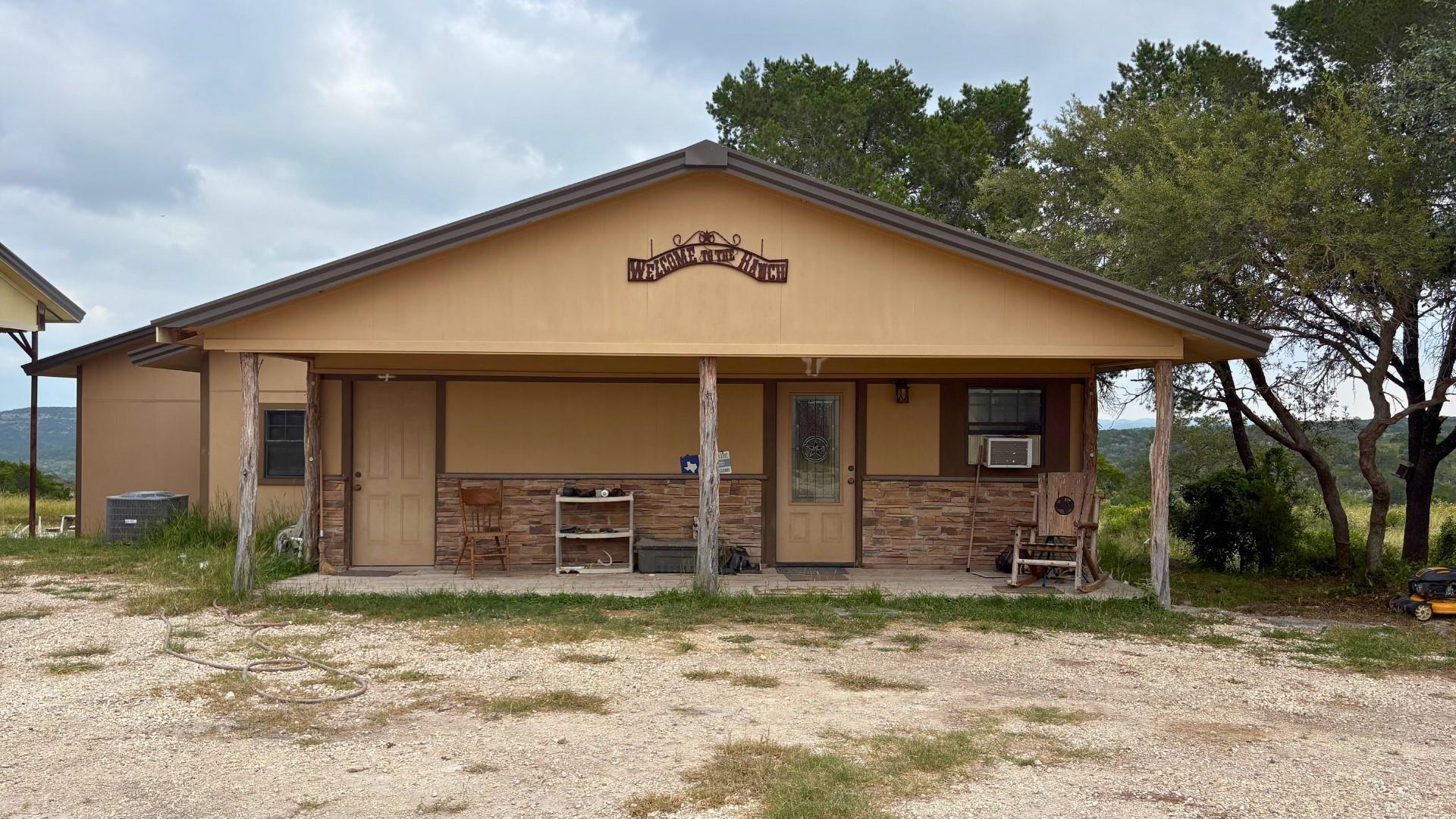 2131 Private Road 3157, Brackettville, TX 78832