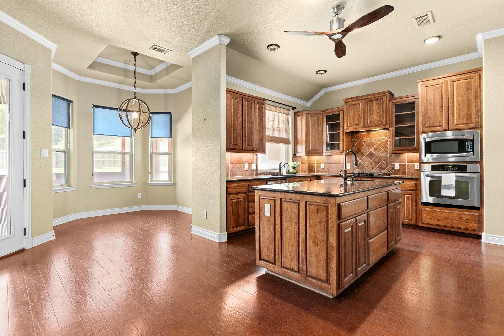 1135 Redleaf Dr, Nolanville, TX 76559