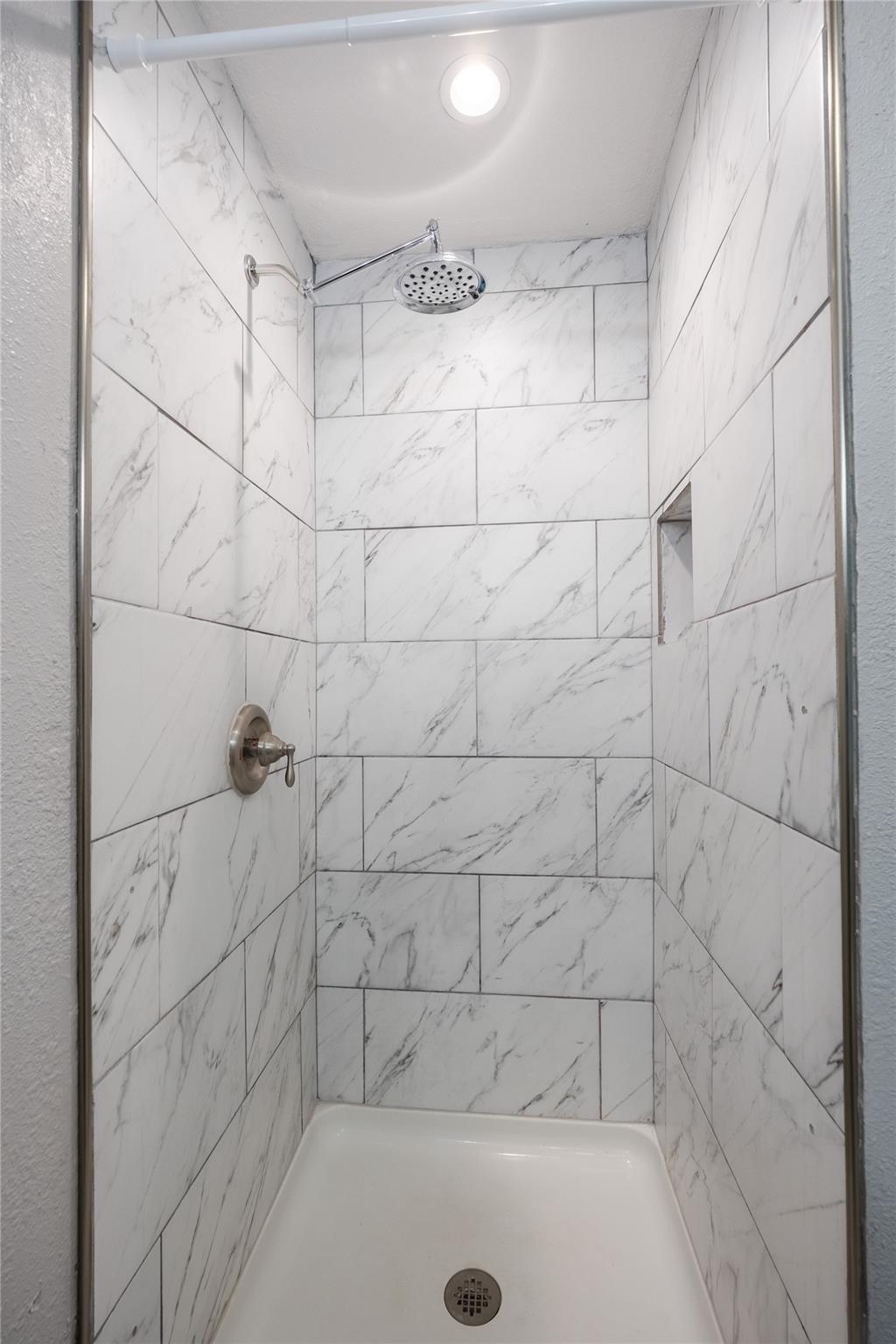 407 Lamon St, Burnet, TX 78611