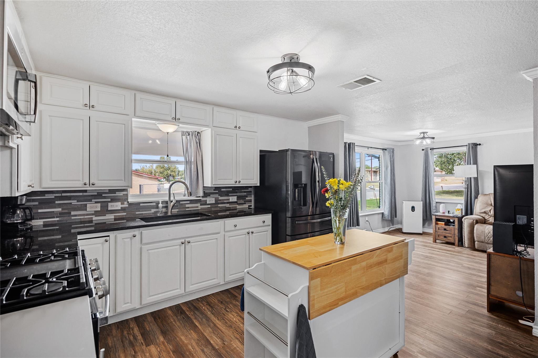 407 Lamon St, Burnet, TX 78611