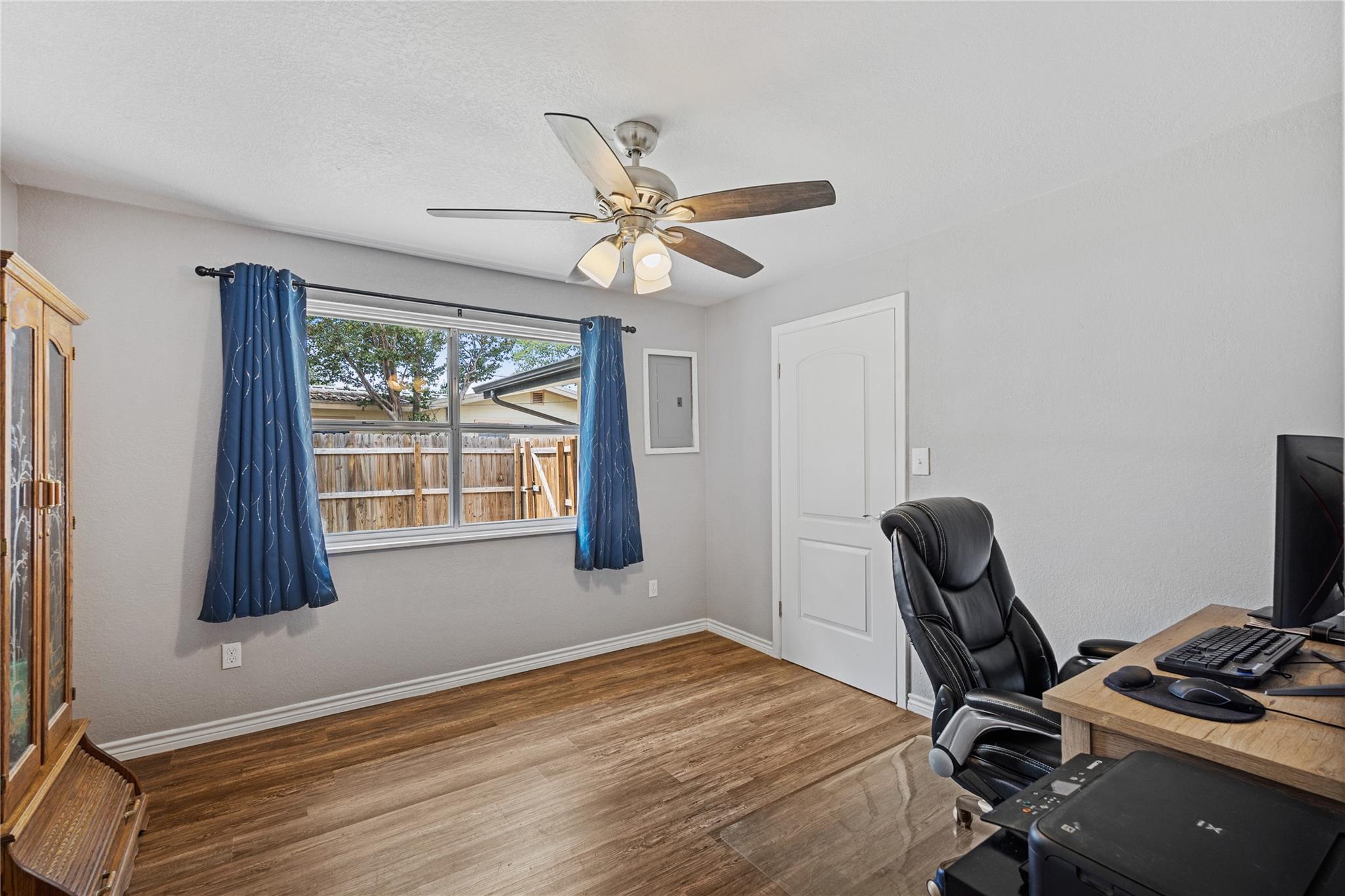 407 Lamon St, Burnet, TX 78611