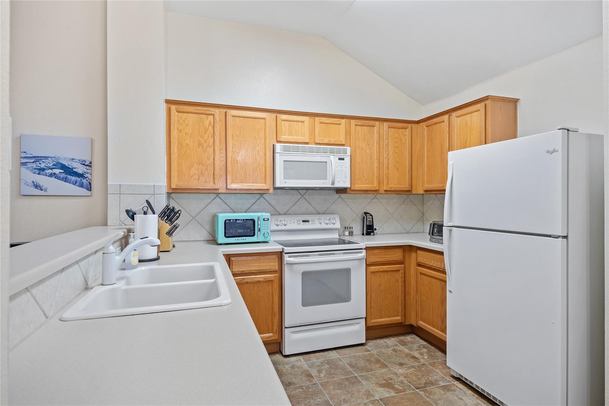 4016 Kerley Ct, Hutto, TX 78634