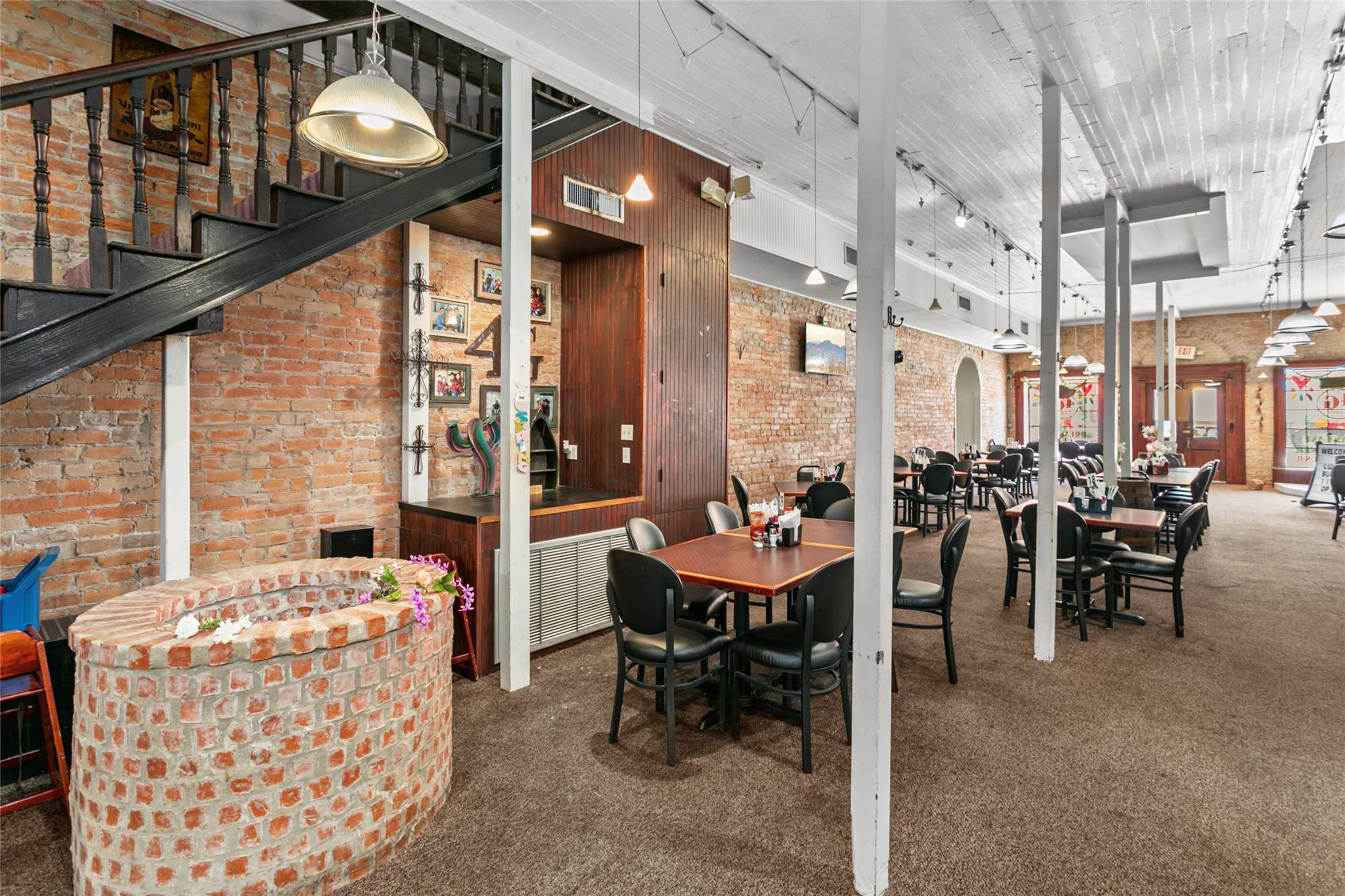 155 W Austin St, Giddings, TX 78942