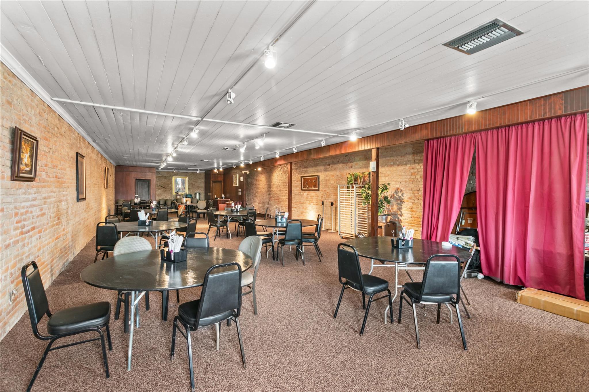 155 W Austin St, Giddings, TX 78942