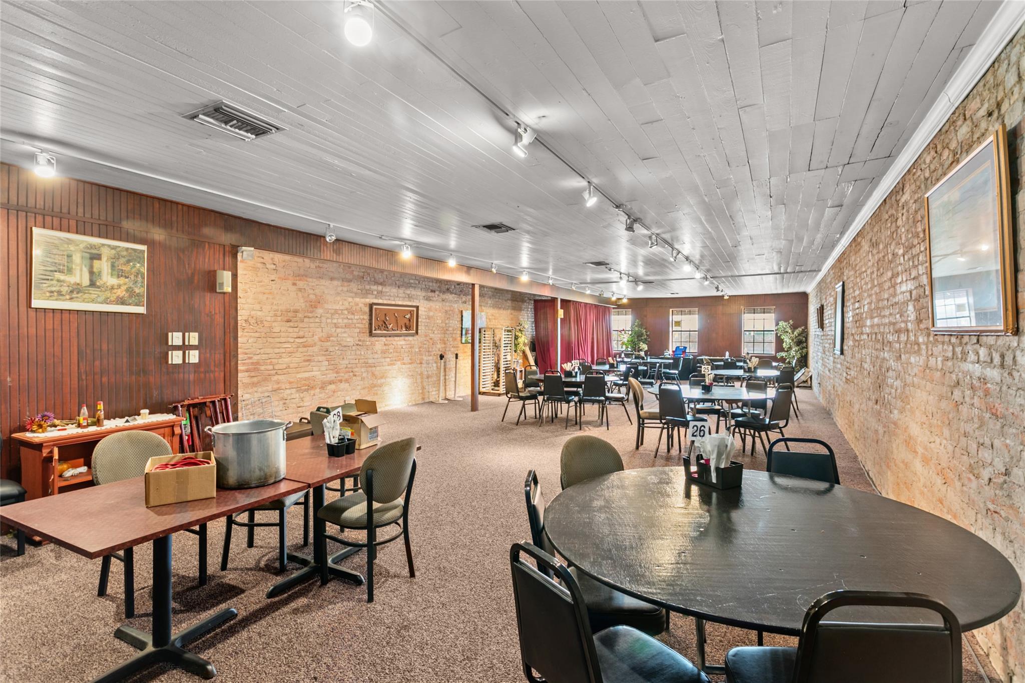 155 W Austin St, Giddings, TX 78942