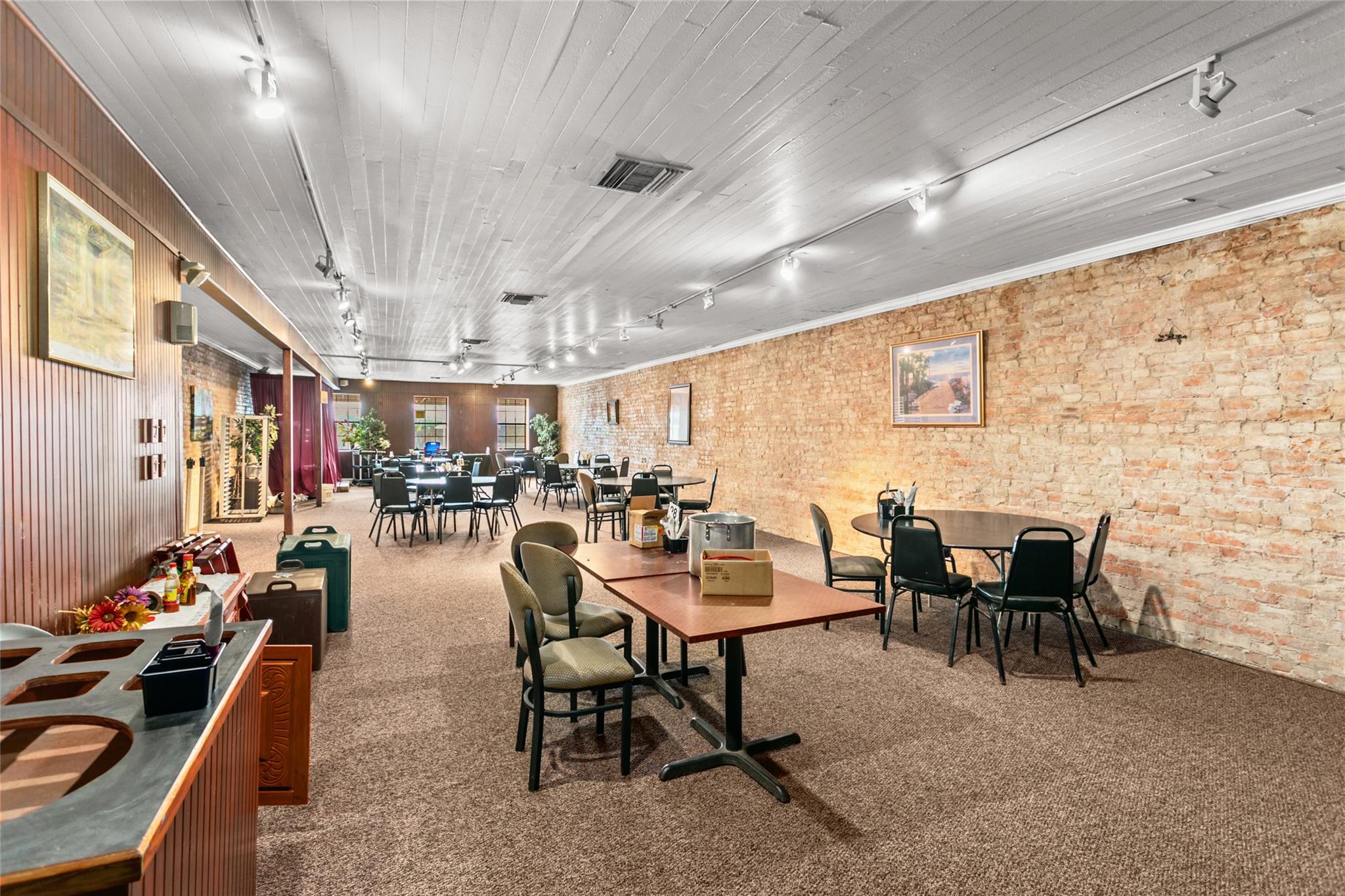 155 W Austin St, Giddings, TX 78942