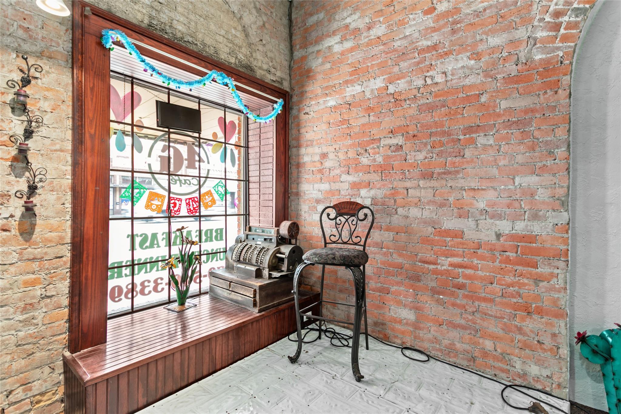 155 W Austin St, Giddings, TX 78942