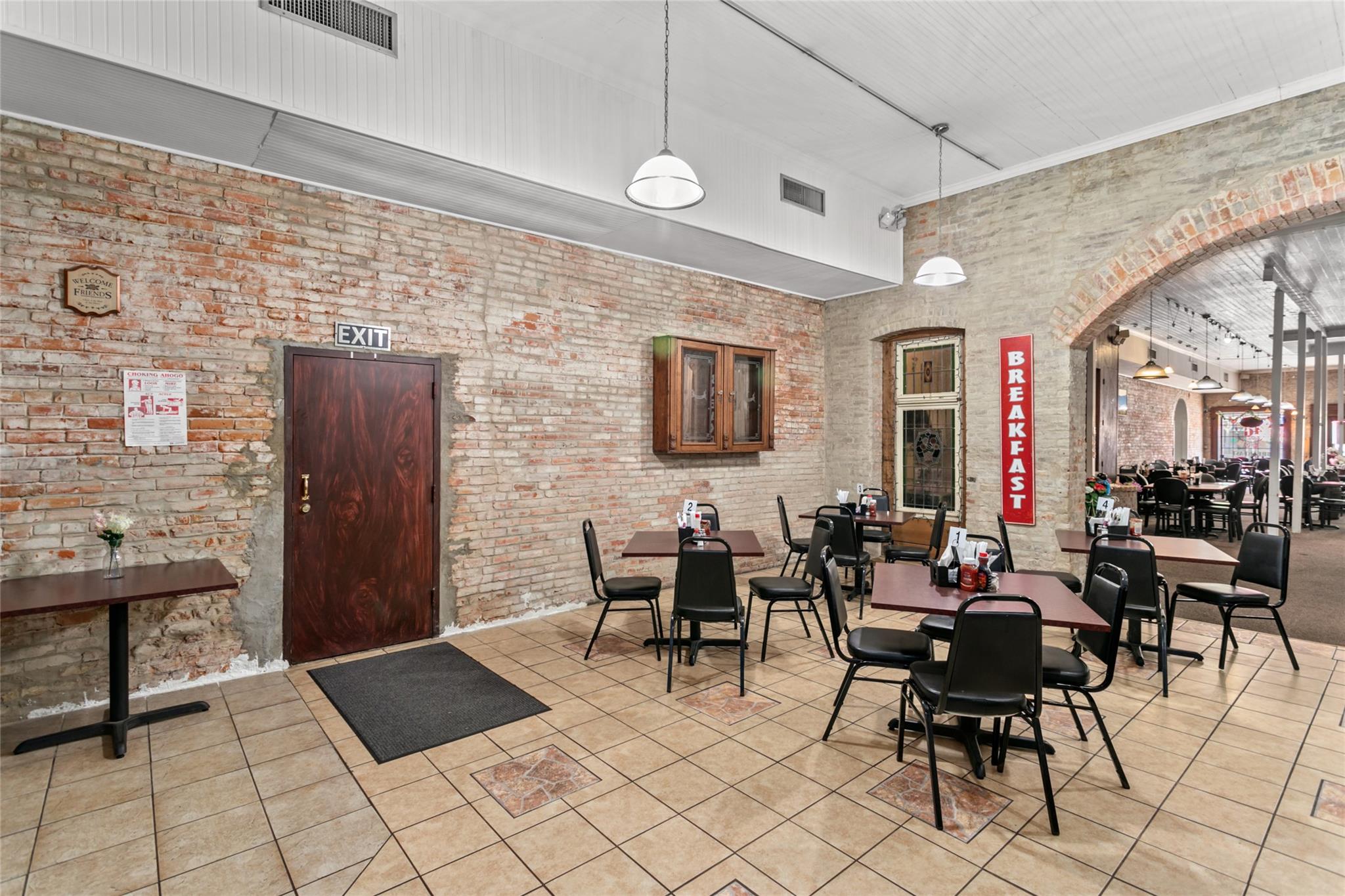 155 W Austin St, Giddings, TX 78942