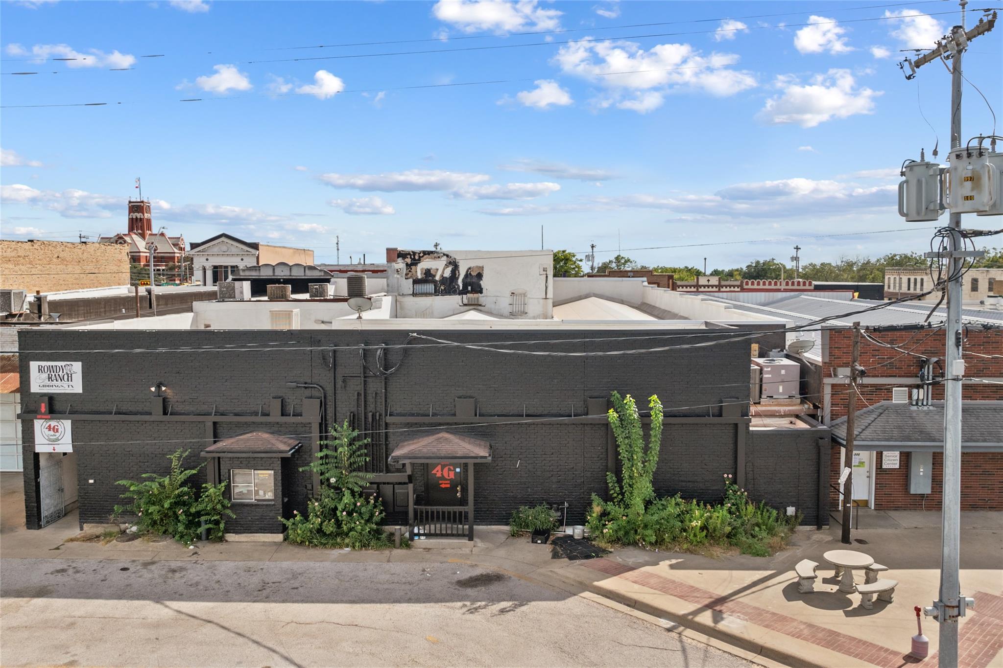 155 W Austin St, Giddings, TX 78942