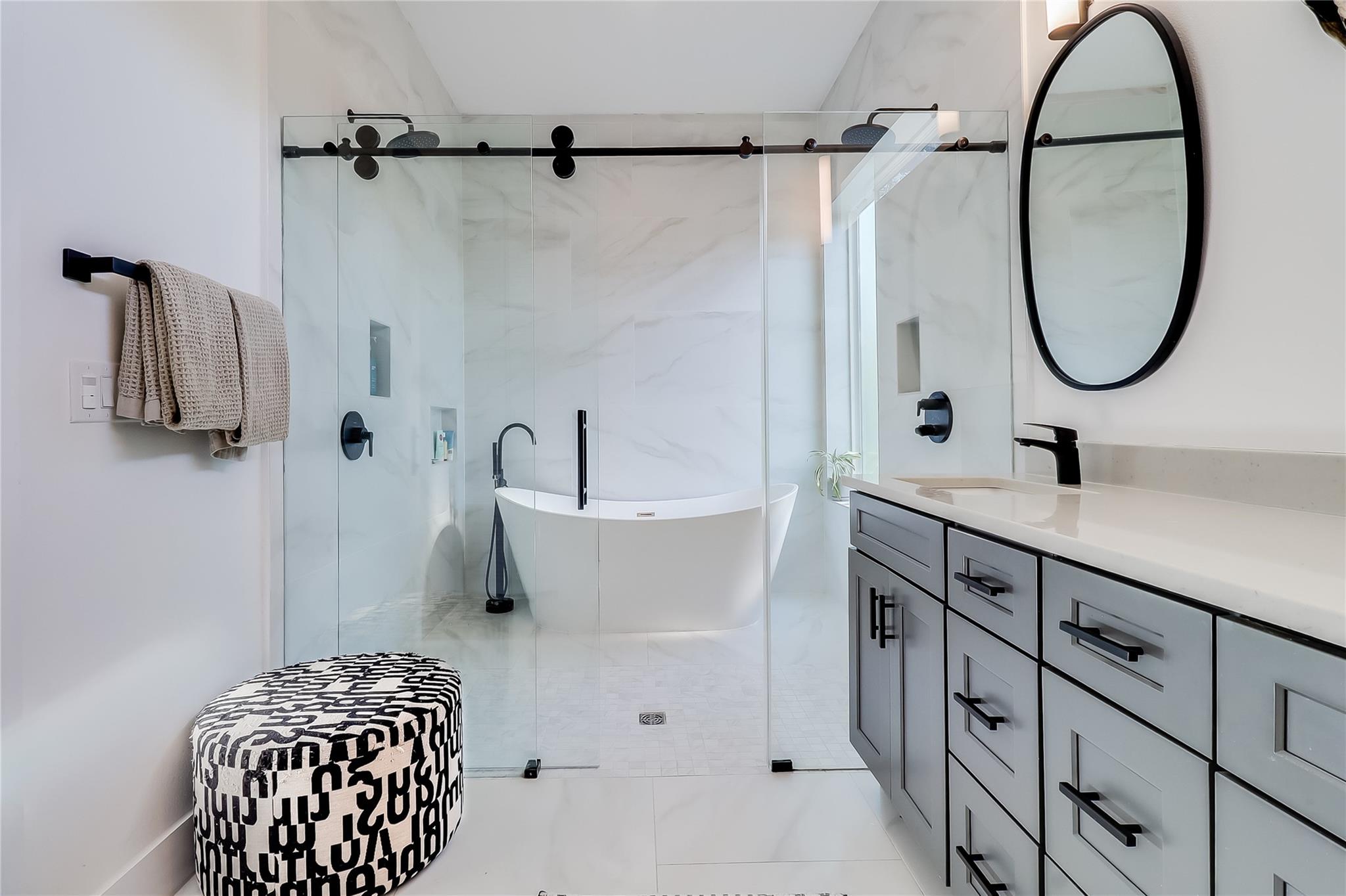 4712 Reyes St # 1, Austin, TX 78721