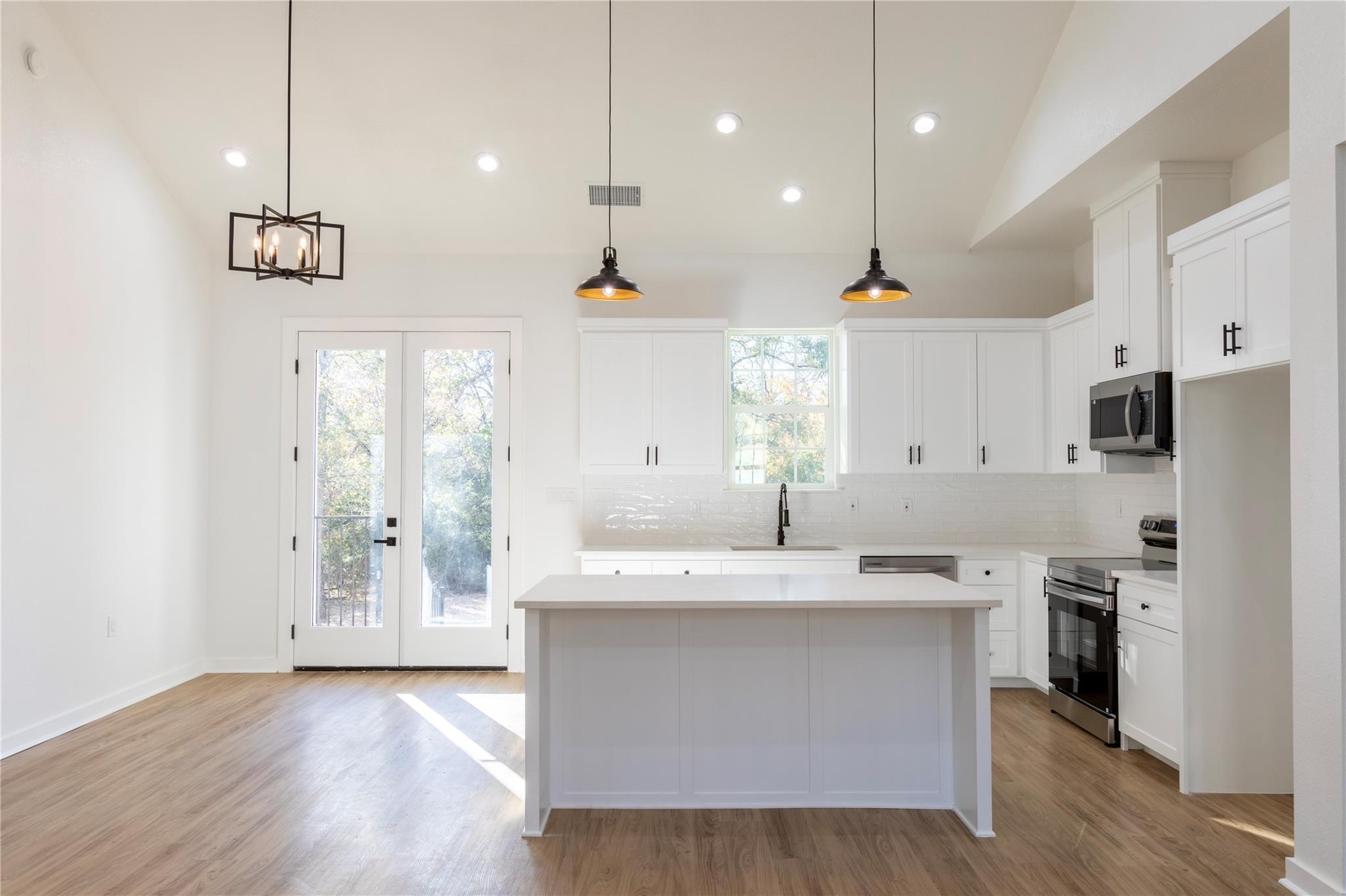 188 Heleakala Dr, Bastrop, TX 78602