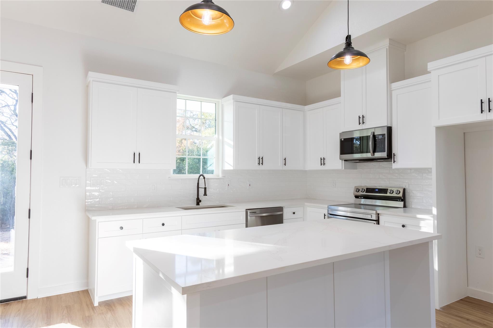 188 Heleakala Dr, Bastrop, TX 78602