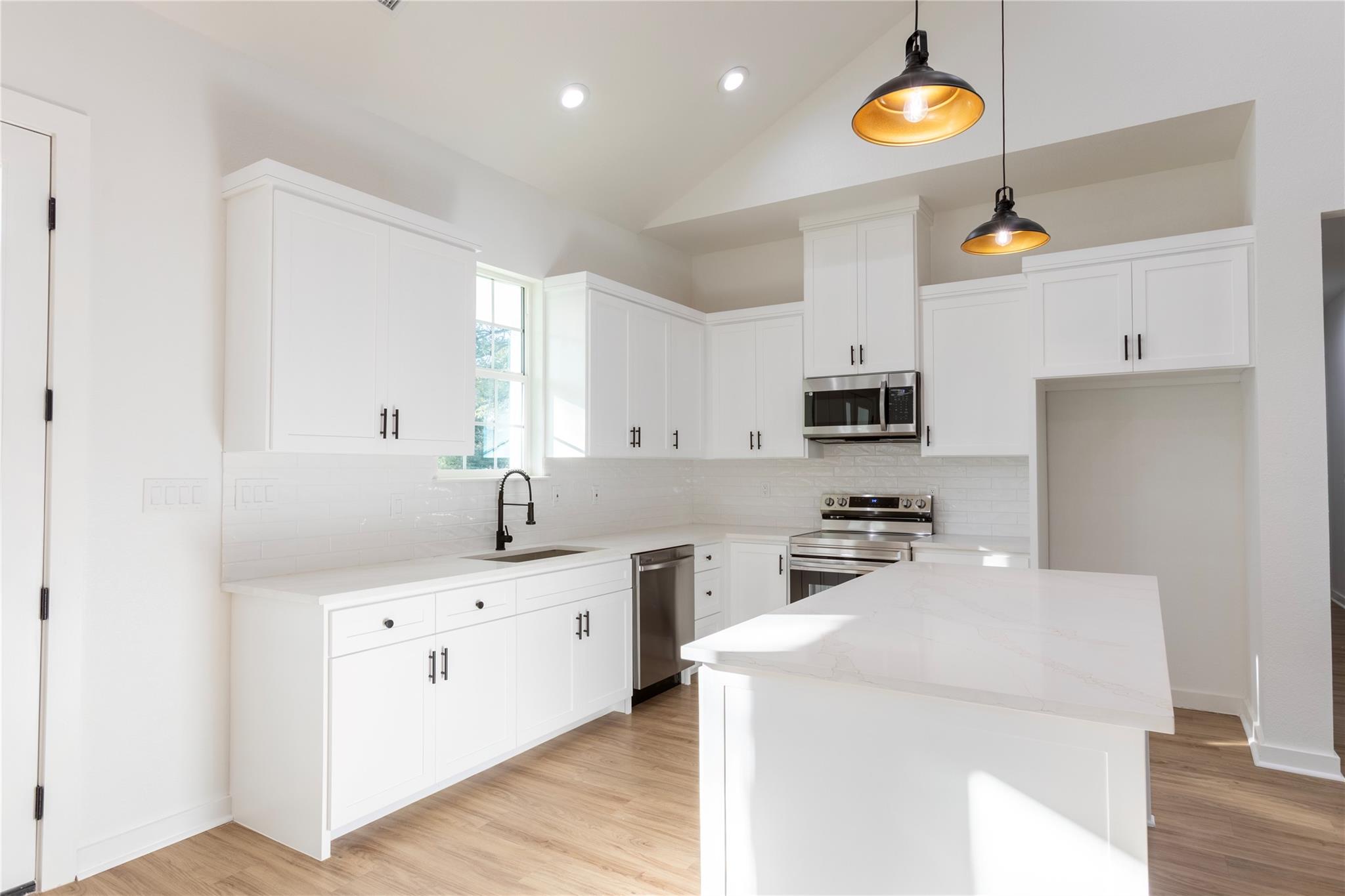 188 Heleakala Dr, Bastrop, TX 78602