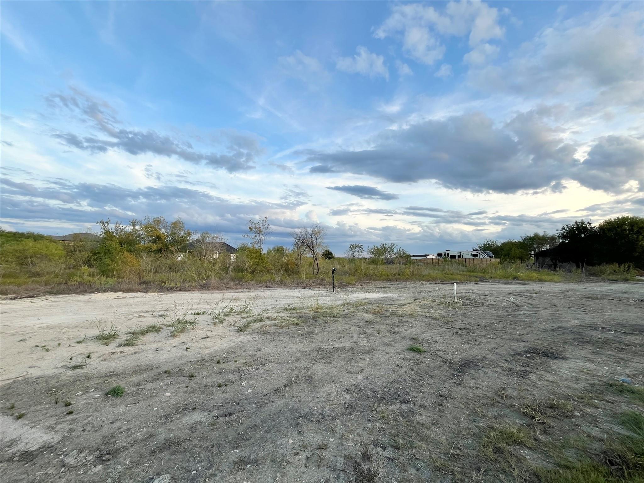 390 Engelke Rd, Niederwald, TX 78640