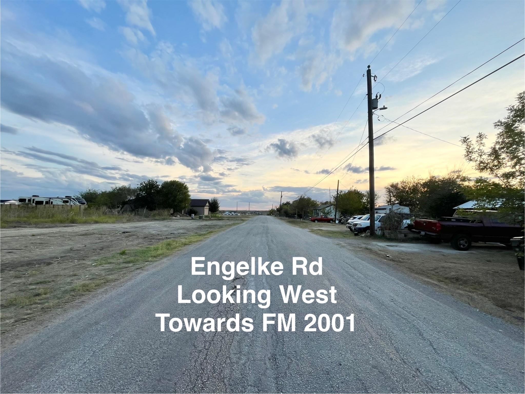 390 Engelke Rd, Niederwald, TX 78640